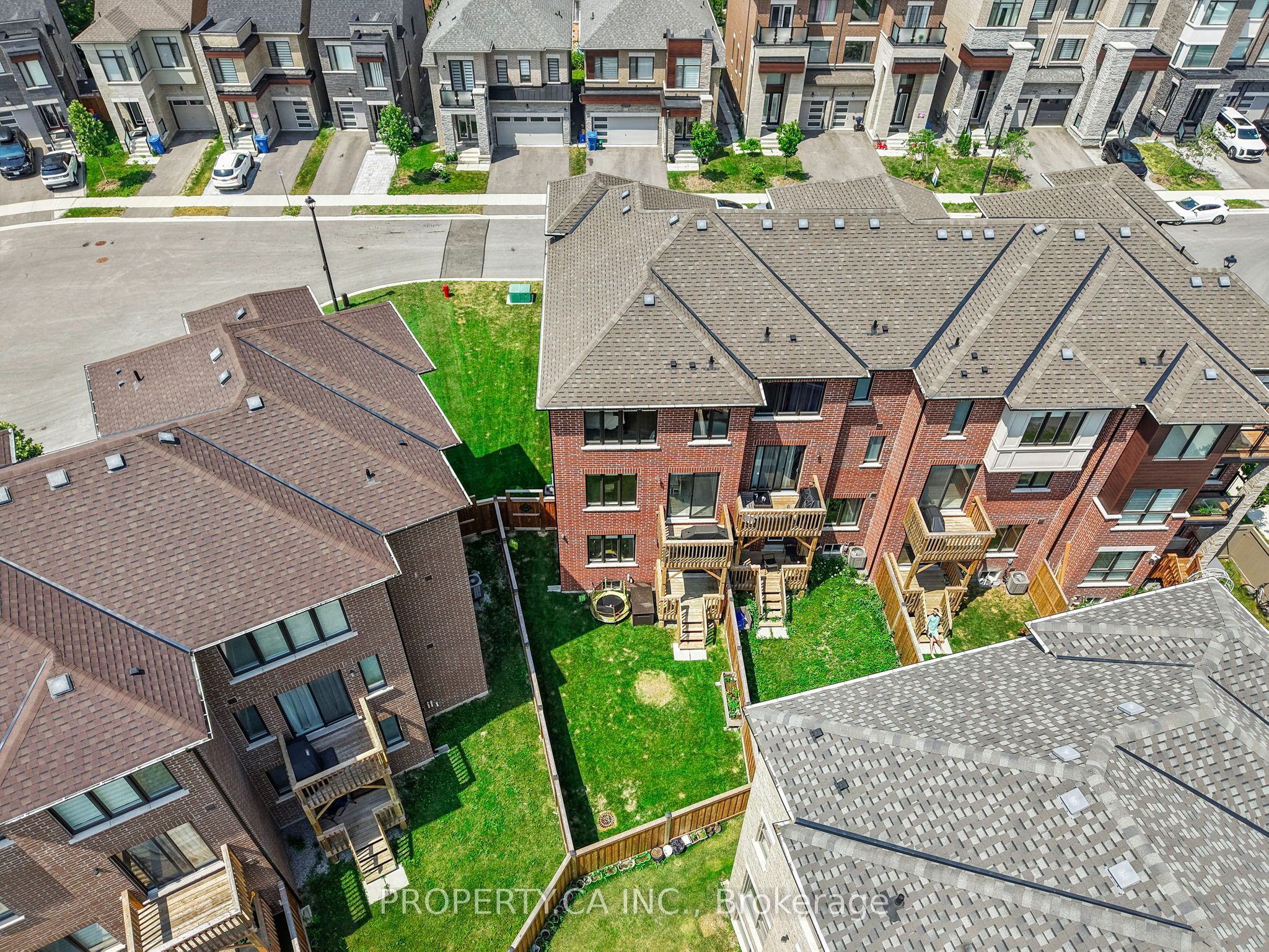 556 New England Court Property Photo 47