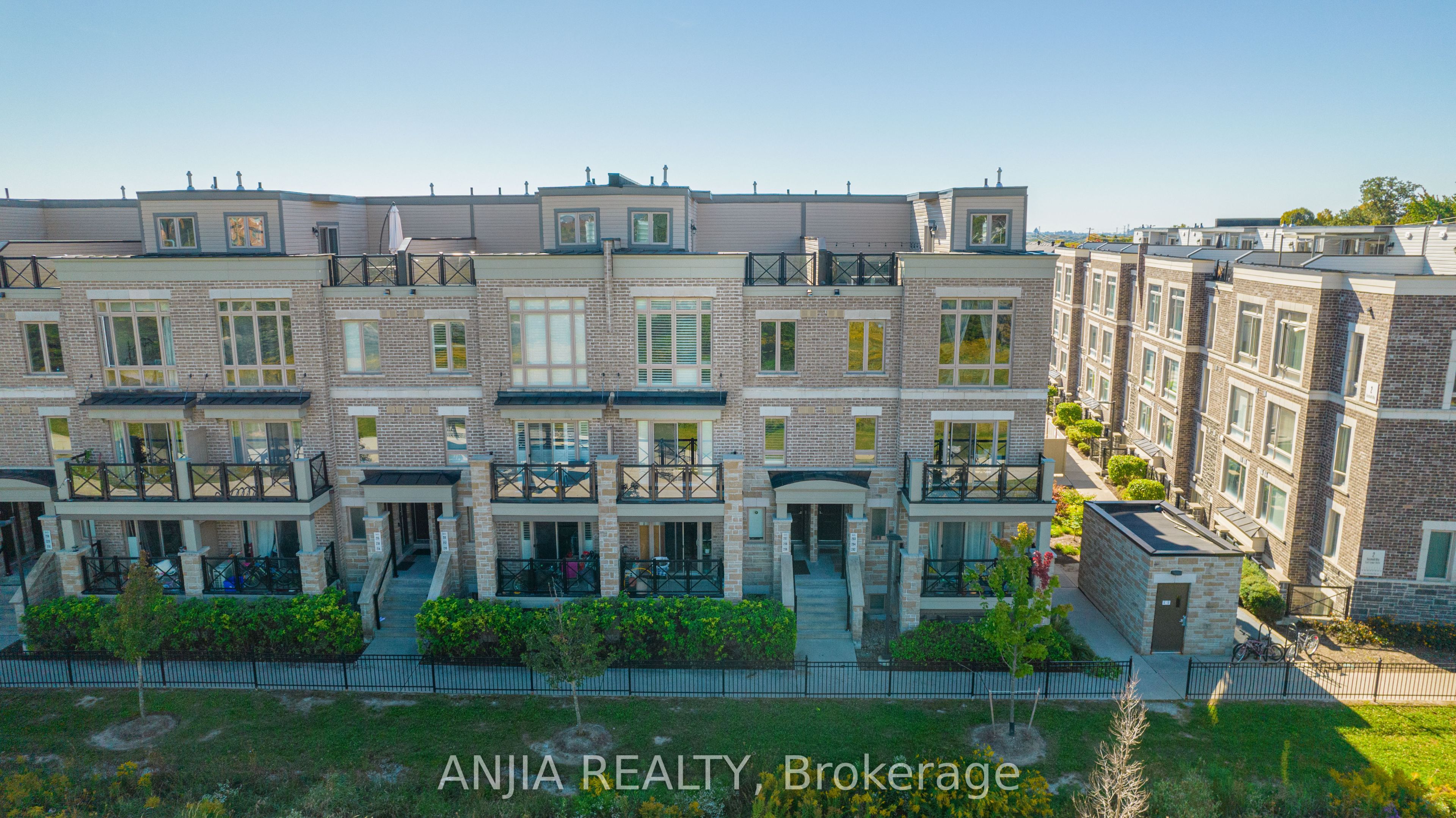 10 Dunsheath Way 207 Property Photo 1