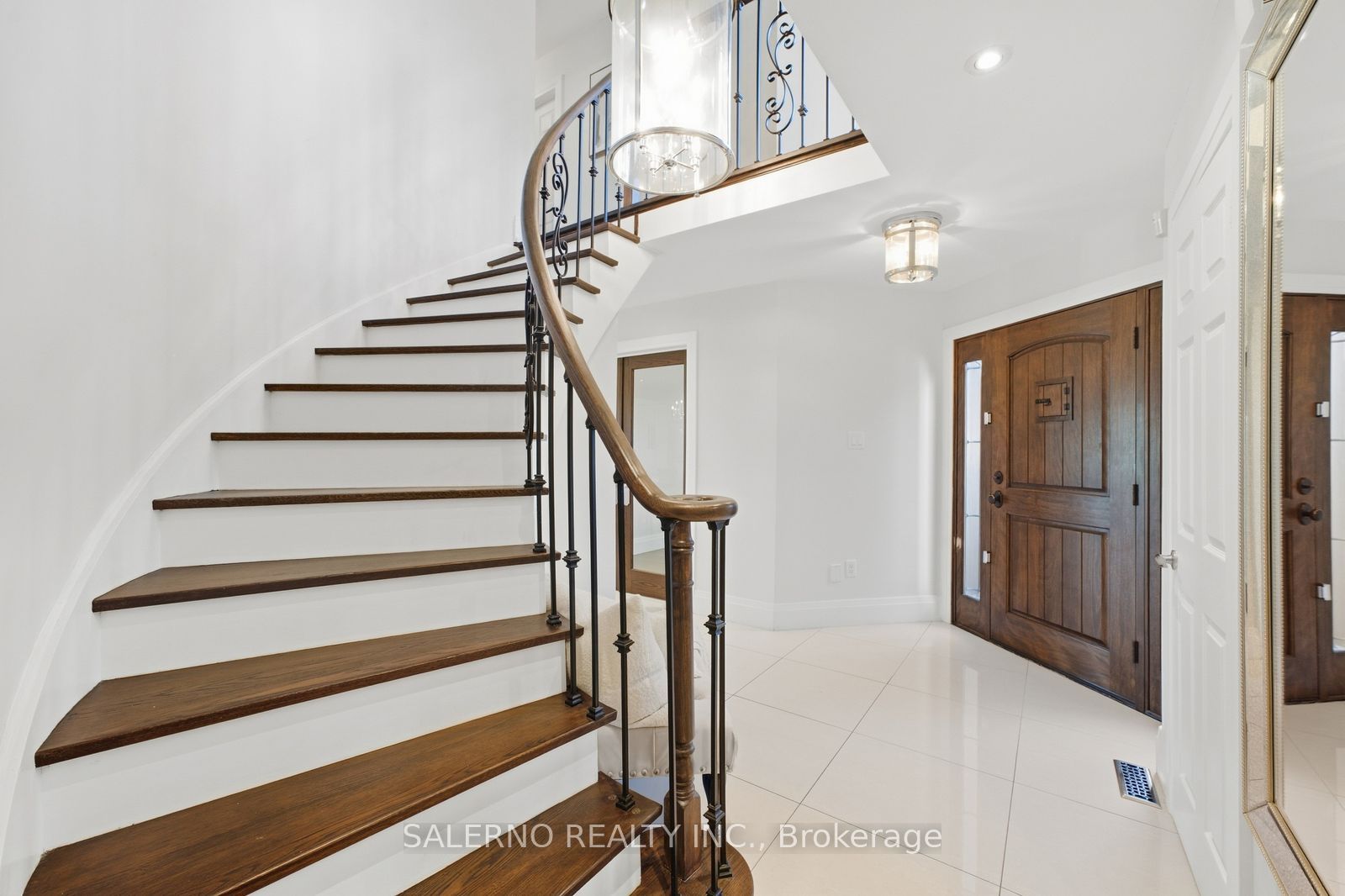 192 Veneto Drive Property Photo 8