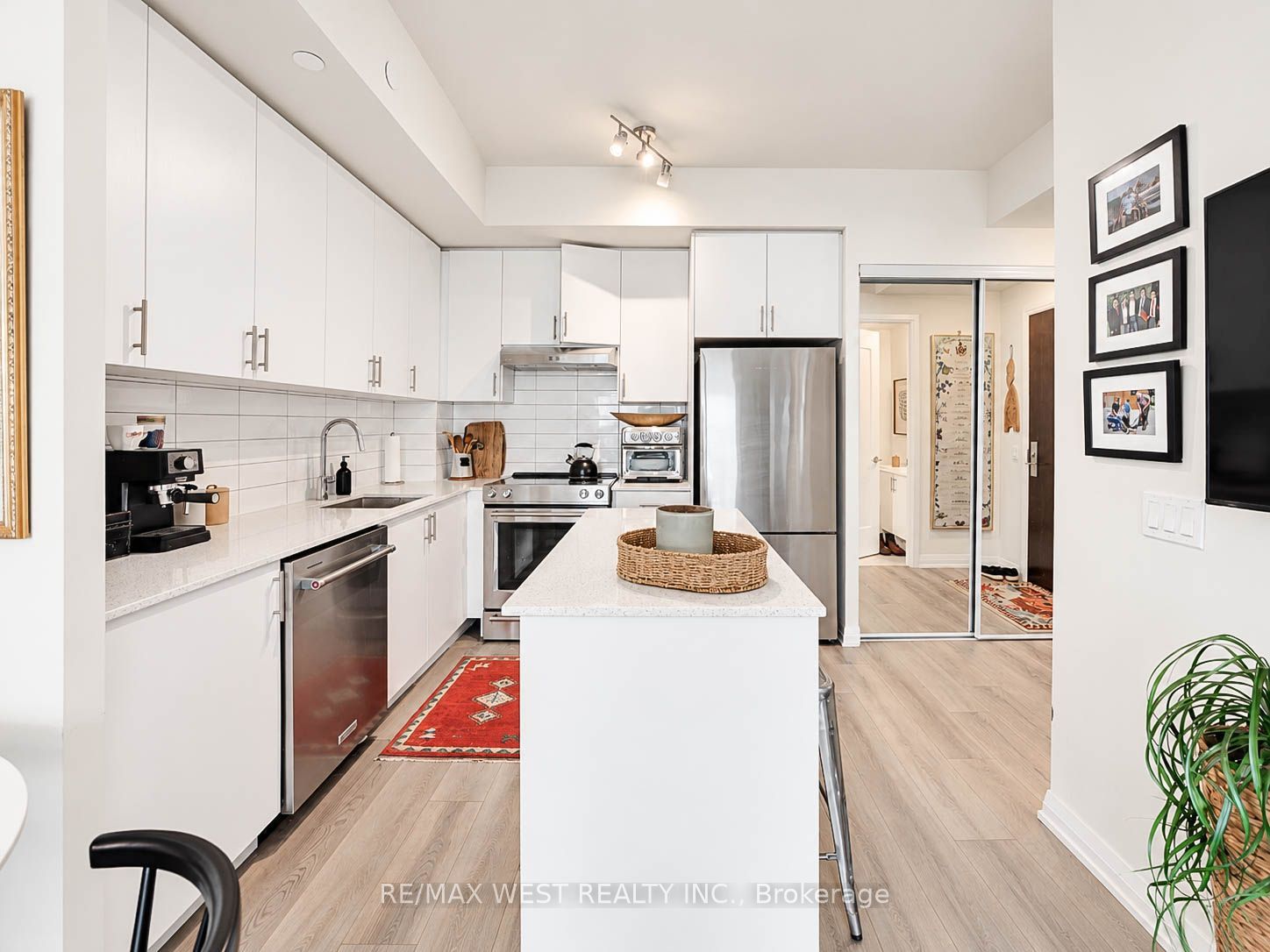 9000 Jane Street 1019 Property Photo 6