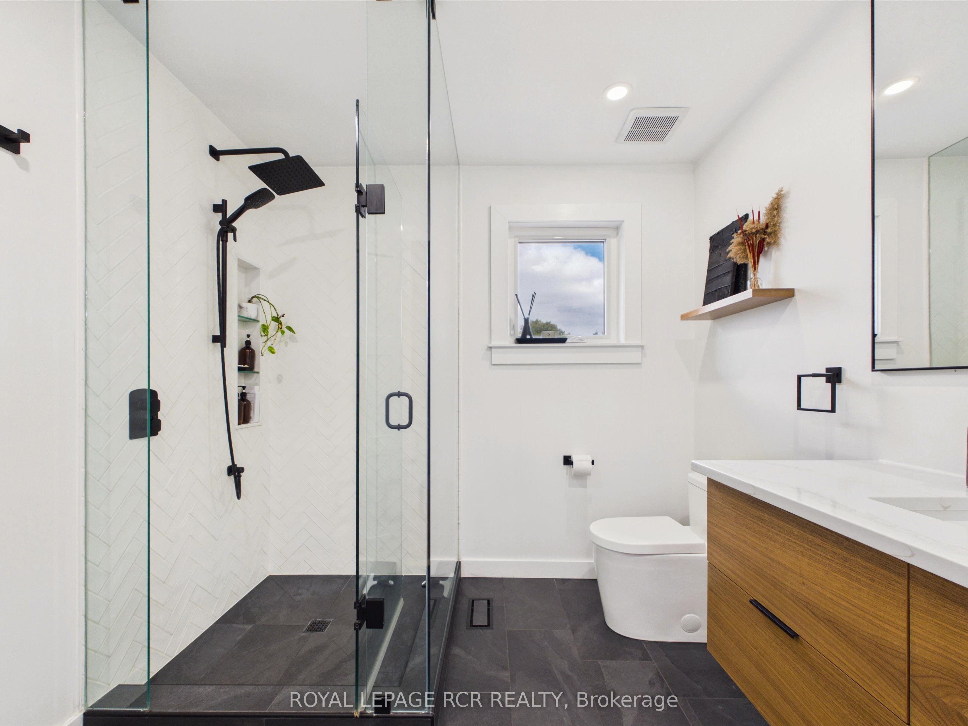 16 Loree Drive Property Photo 28