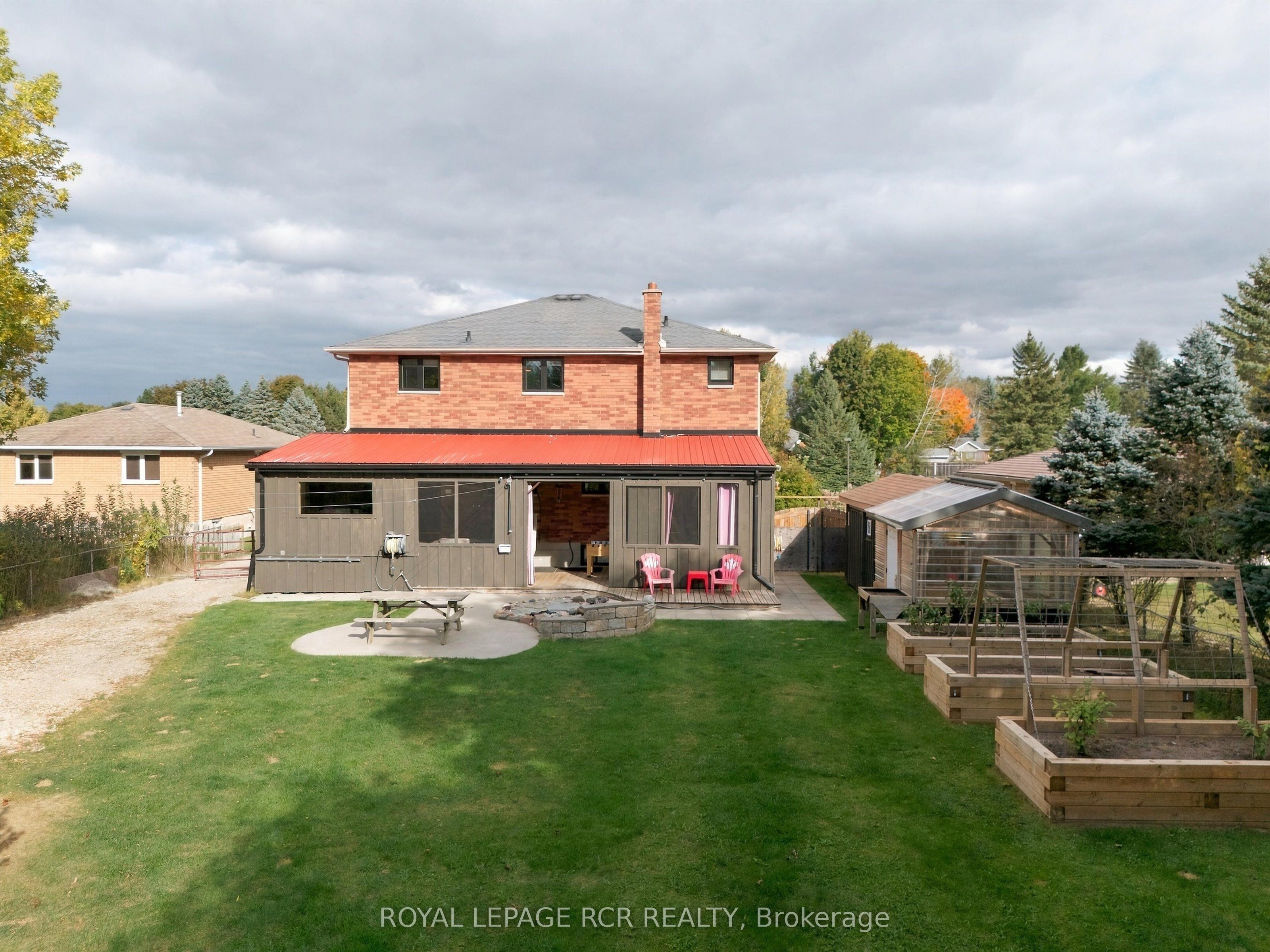 16 Loree Drive Property Photo 35