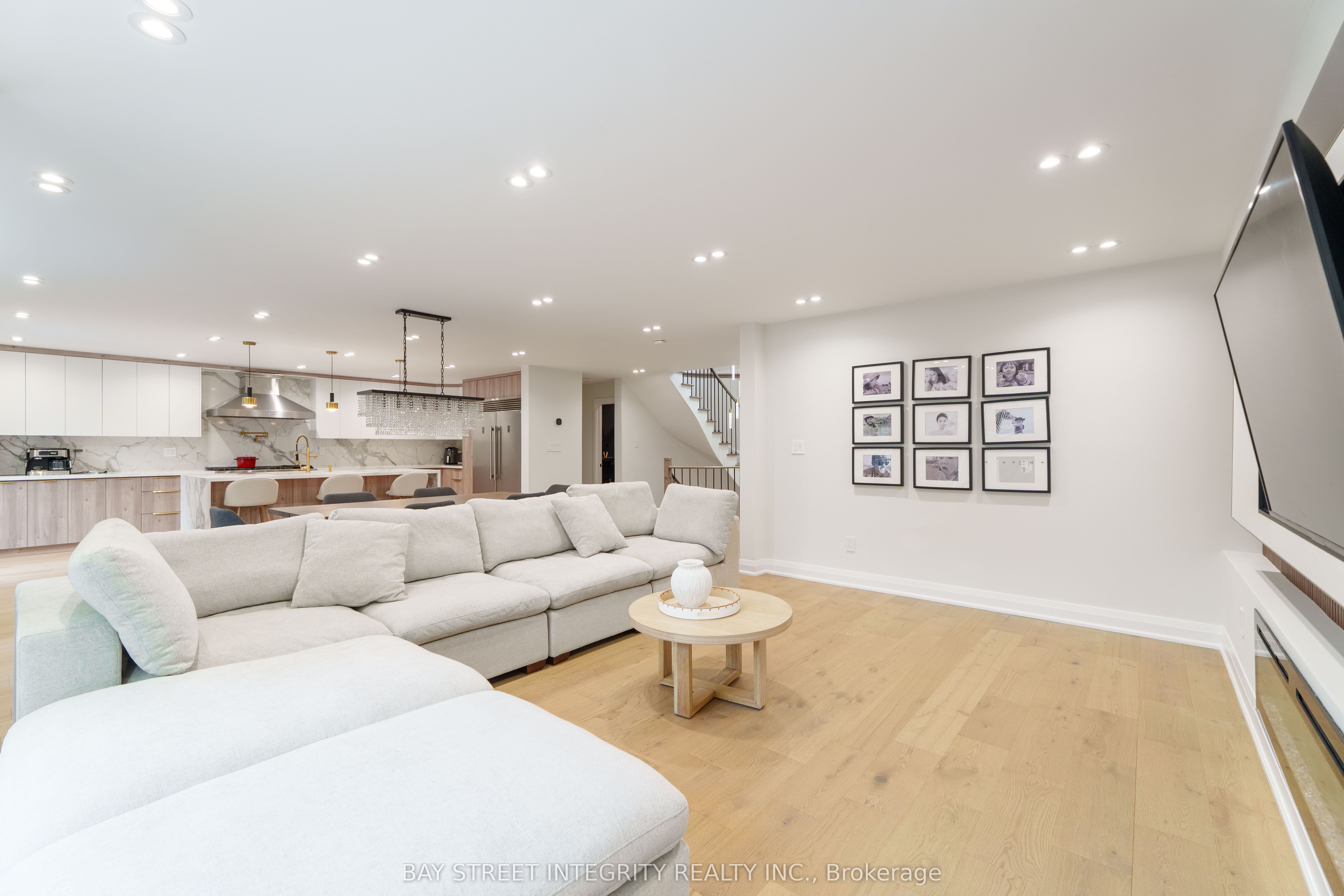 2247 Rodick Road Property Photo 7