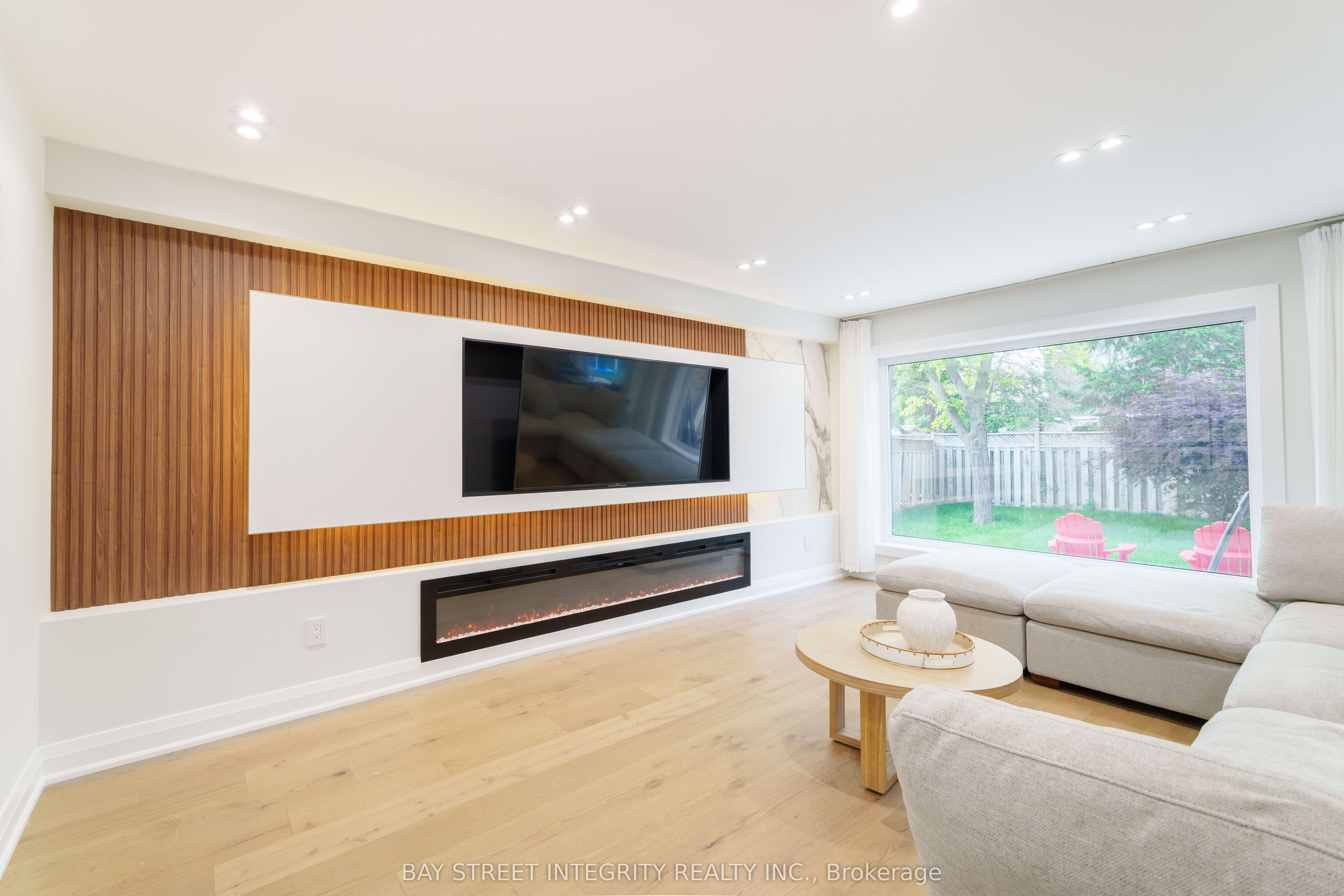 2247 Rodick Road Property Photo 12
