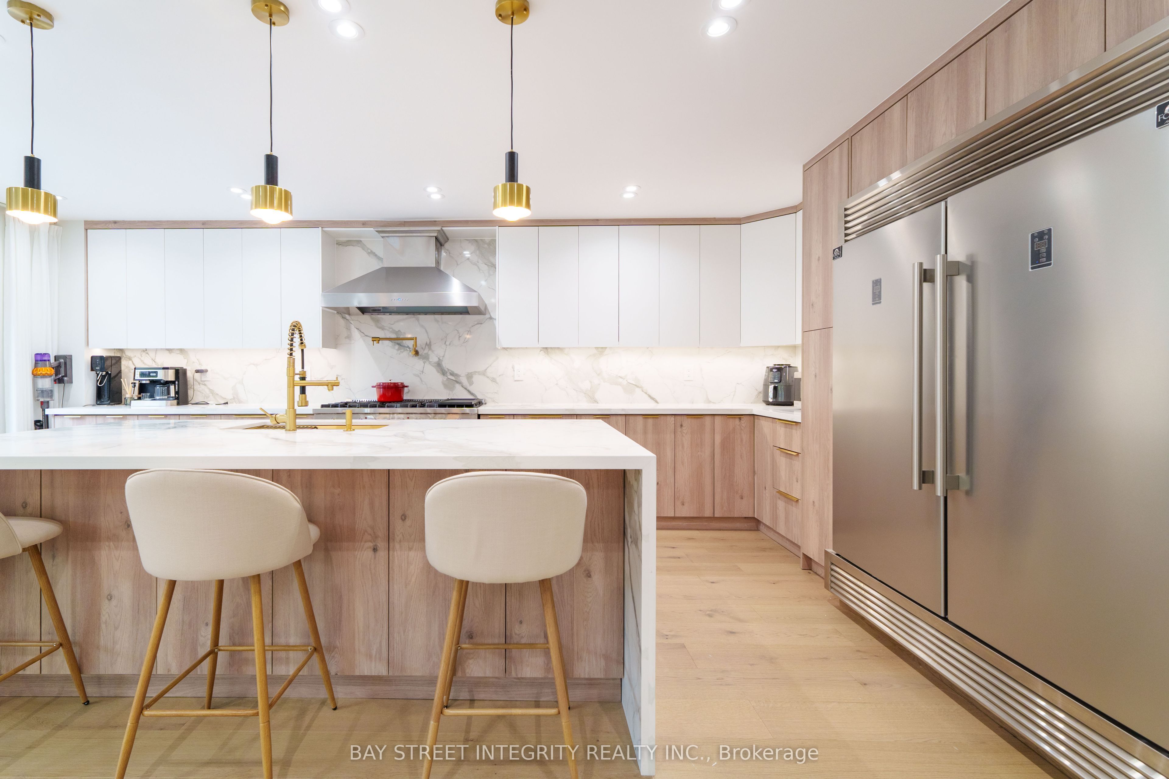 2247 Rodick Road Property Photo 13