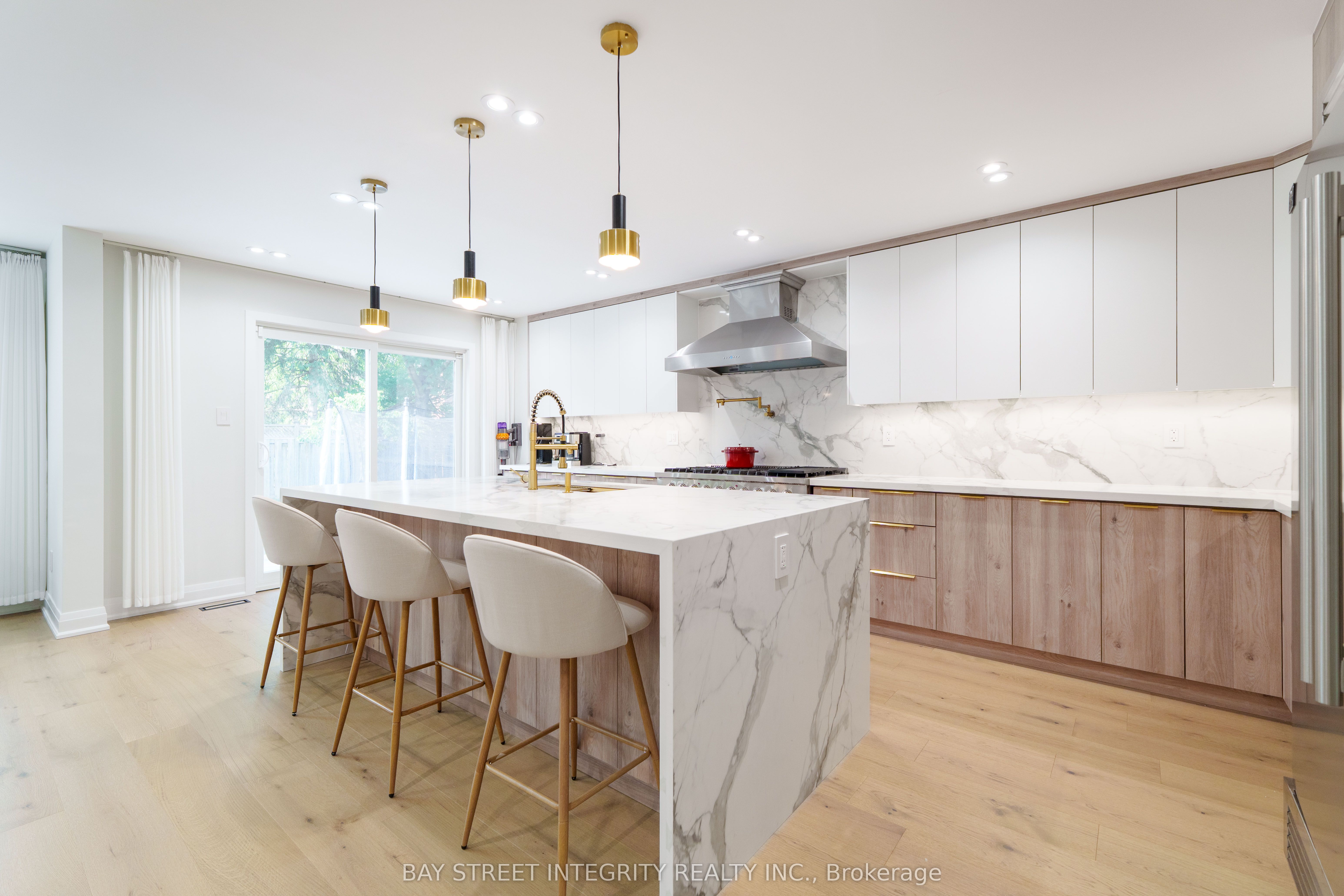 2247 Rodick Road Property Photo 15
