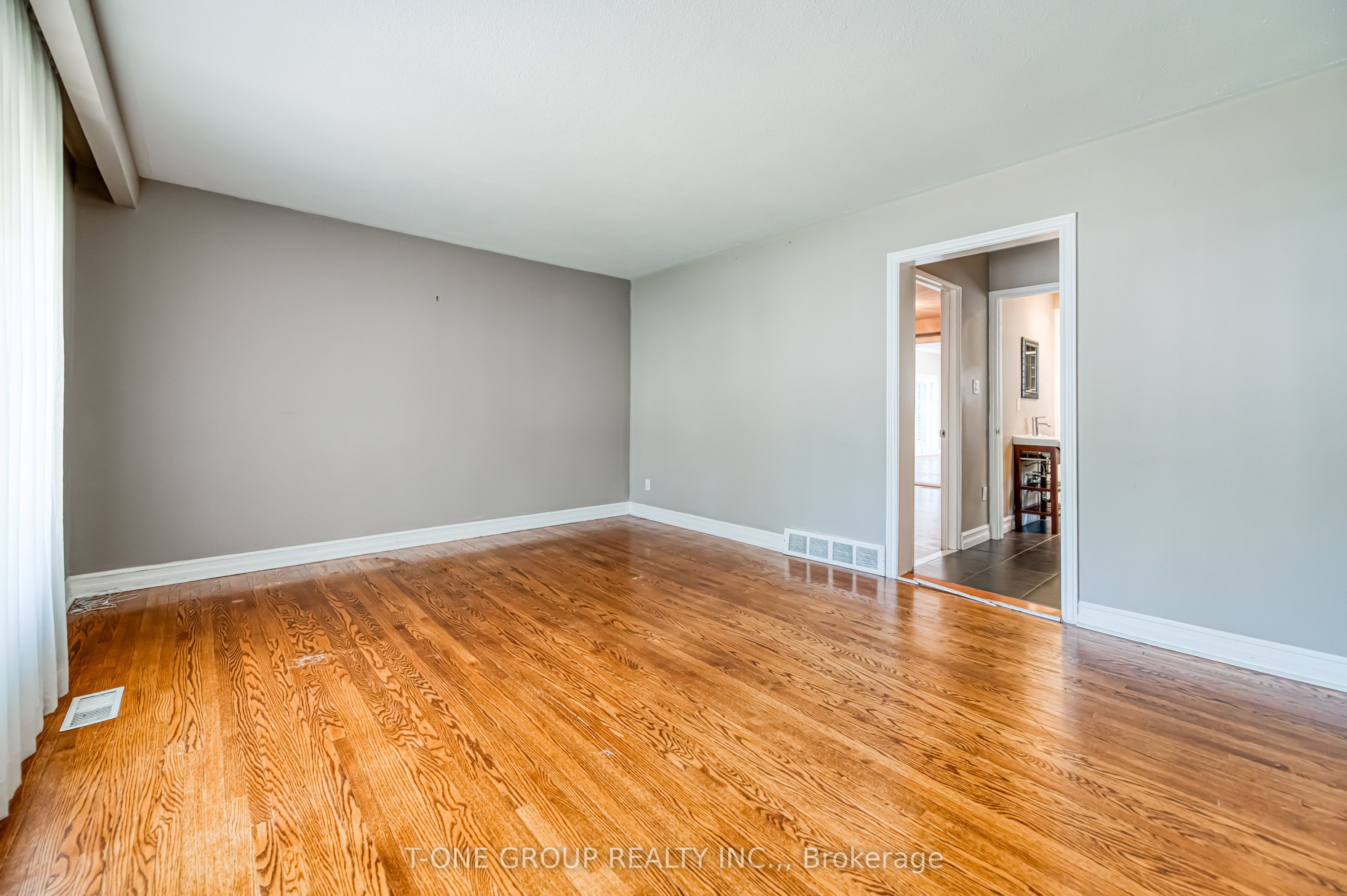 64 Hawkridge Avenue Property Photo 15