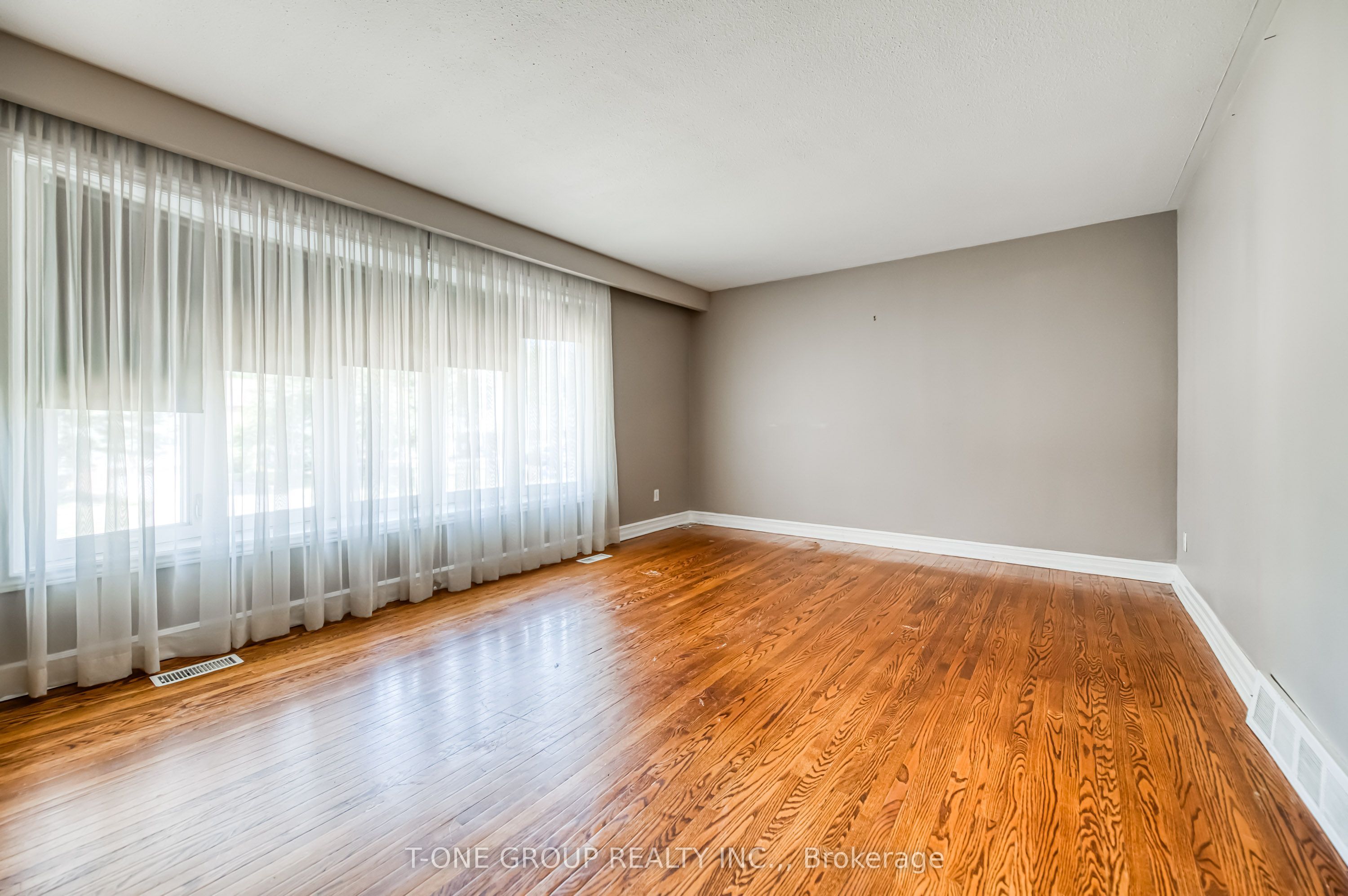 64 Hawkridge Avenue Property Photo 16
