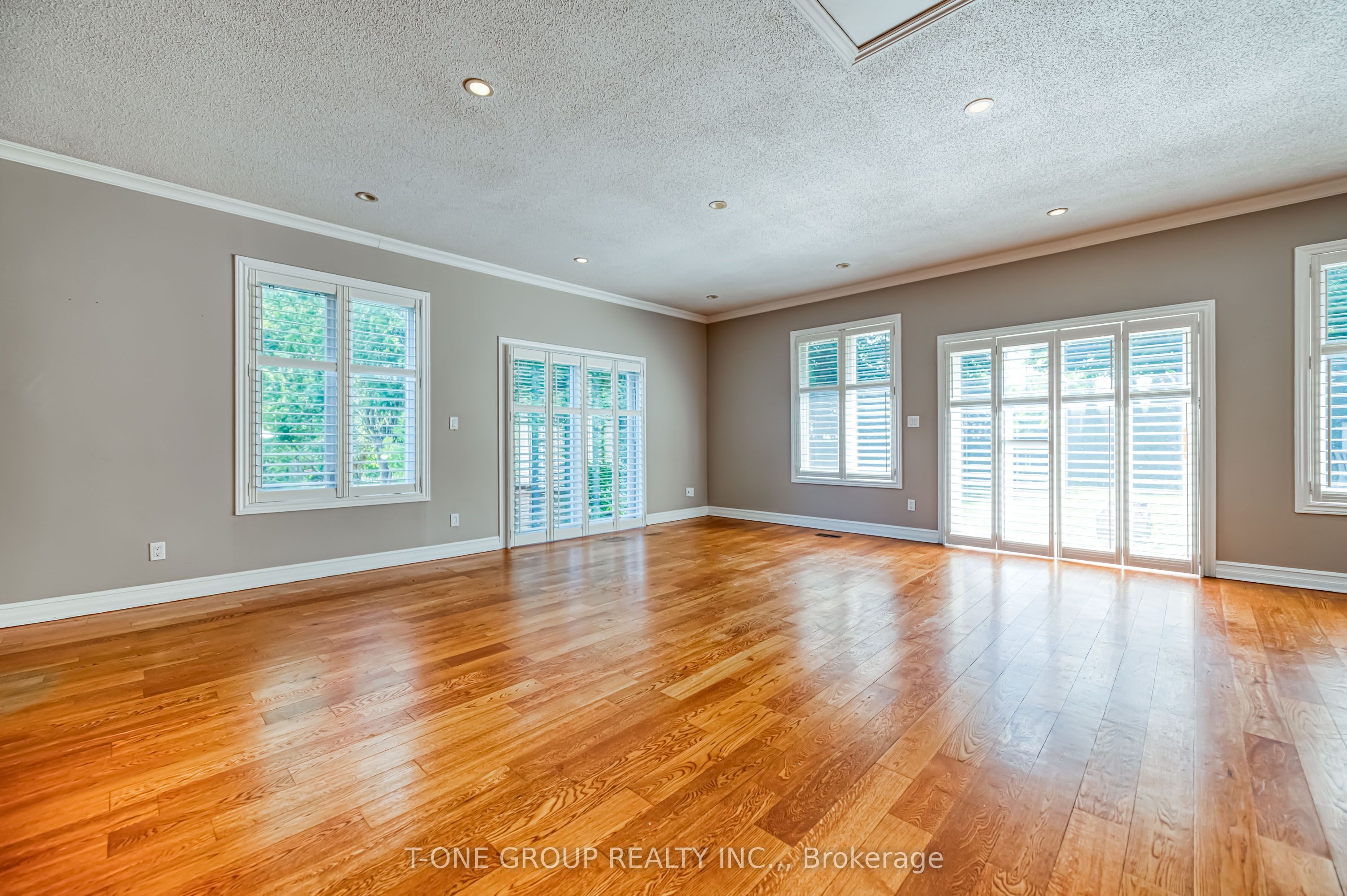 64 Hawkridge Avenue Property Photo 32