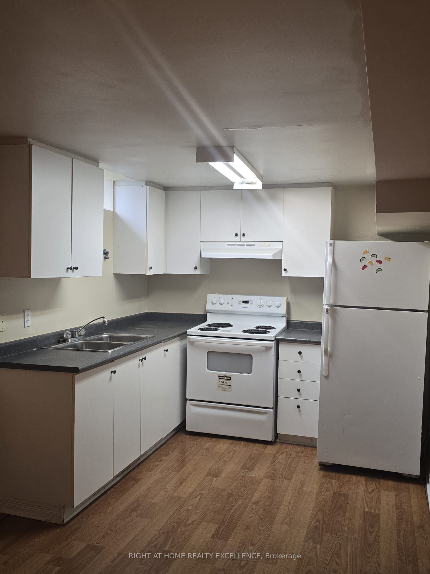 11 Charlton Avenue Basement Property Photo 1