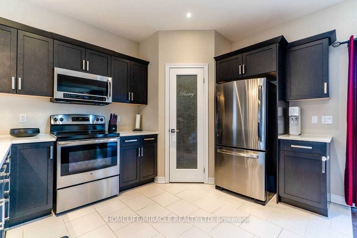 32 Carleton Trail Property Photo 5