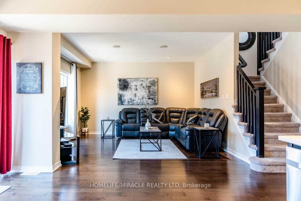 32 Carleton Trail Property Photo 8