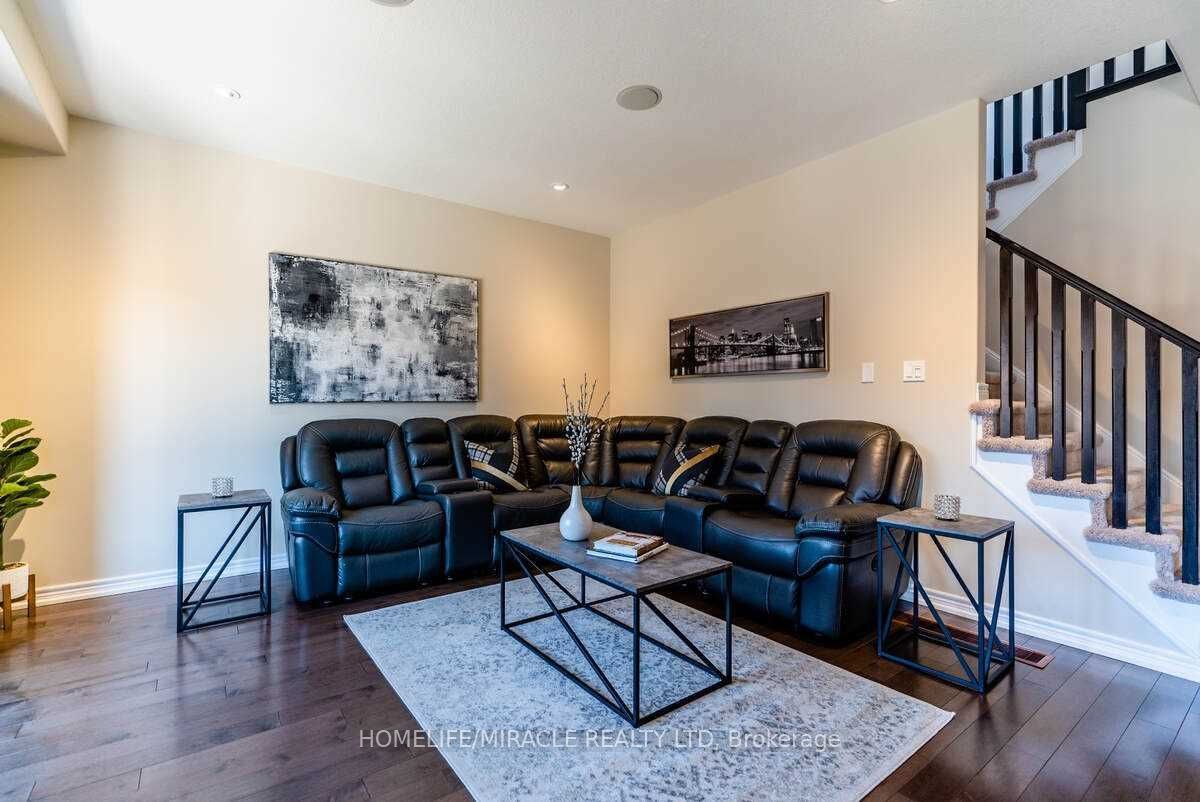 32 Carleton Trail Property Photo 10