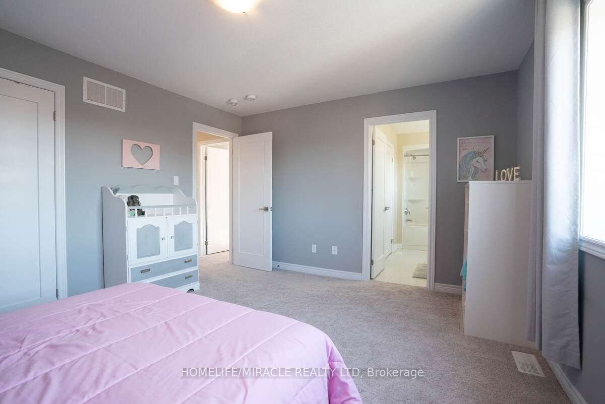 32 Carleton Trail Property Photo 23