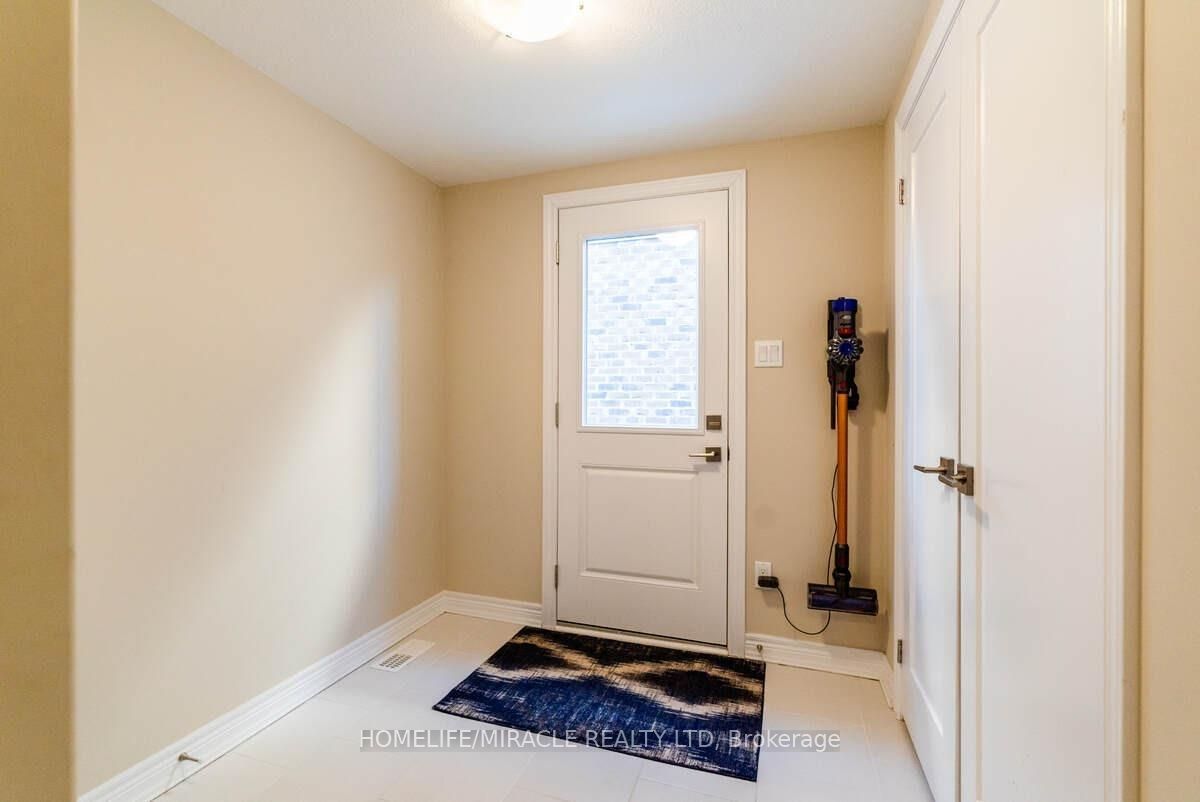 32 Carleton Trail Property Photo 26