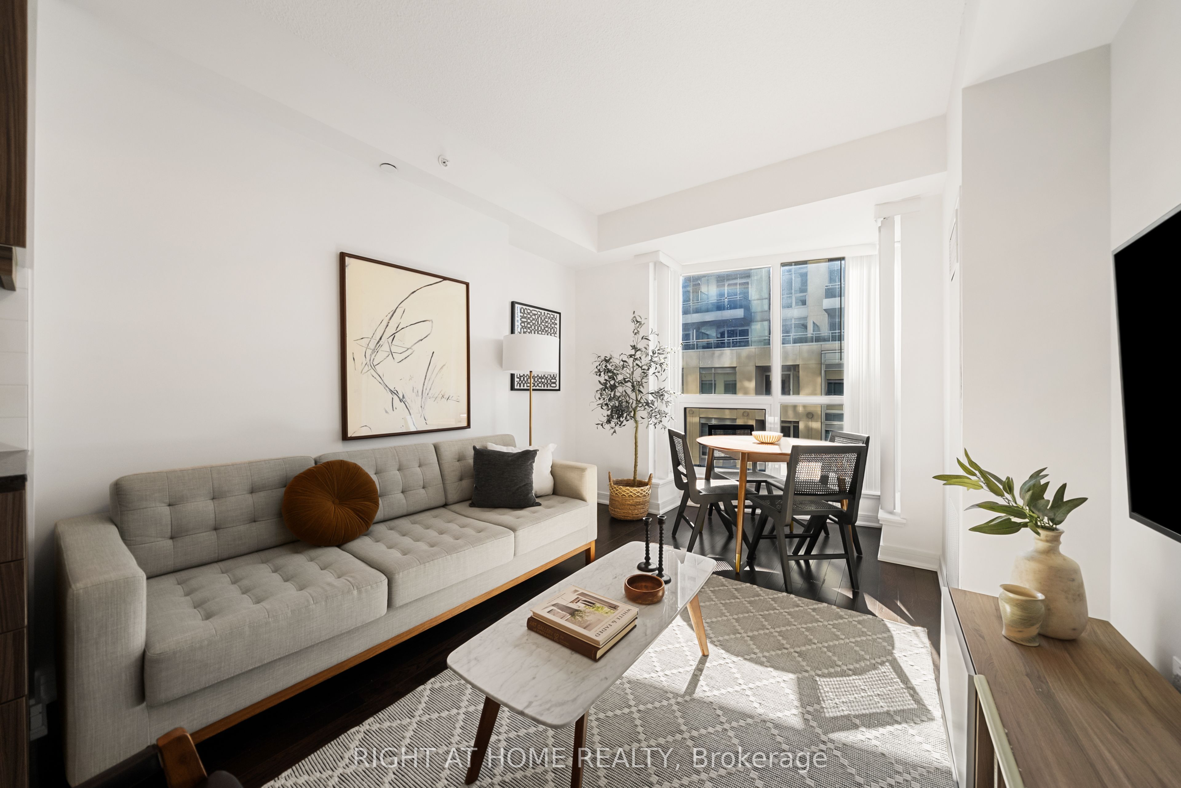 9201 Yonge Street 610 Property Photo 1
