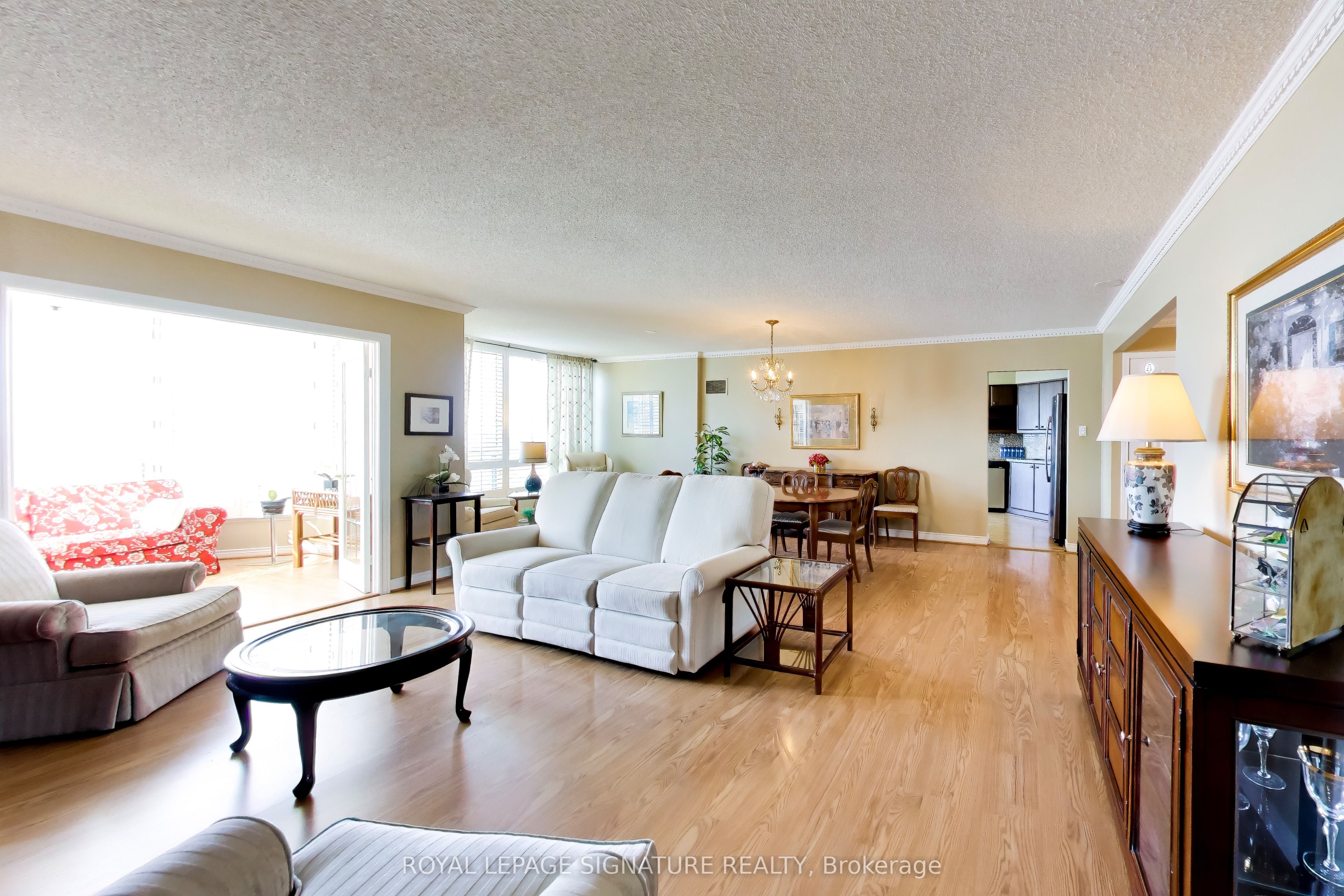 1 Clark Avenue W 1802 Property Photo 3