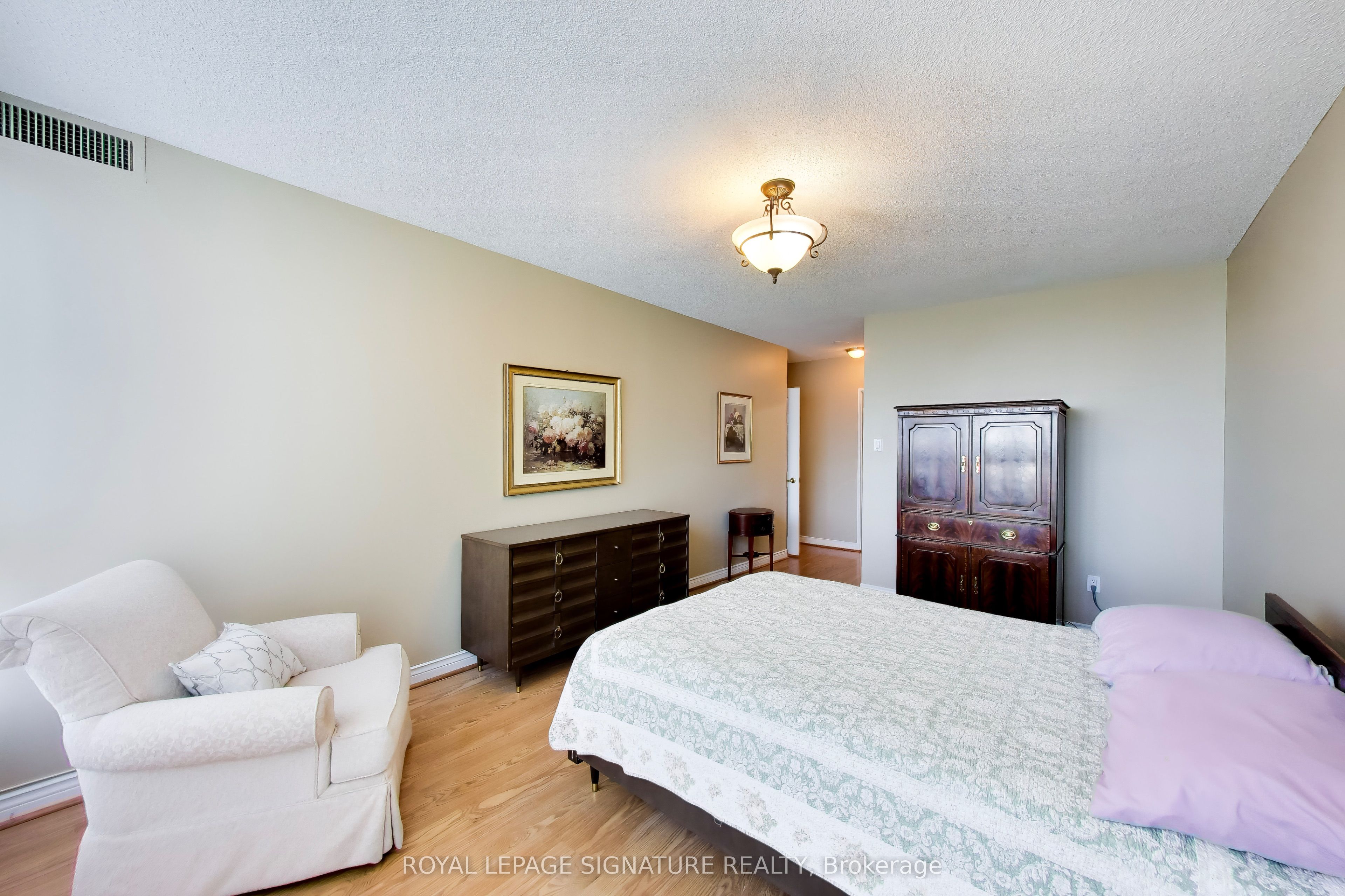 1 Clark Avenue W 1802 Property Photo 16