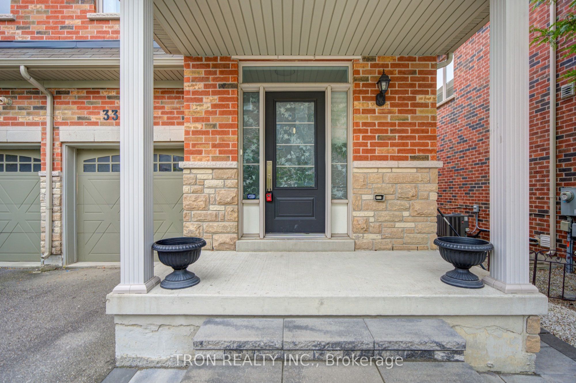 33 Mazarine Lane Property Photo 3