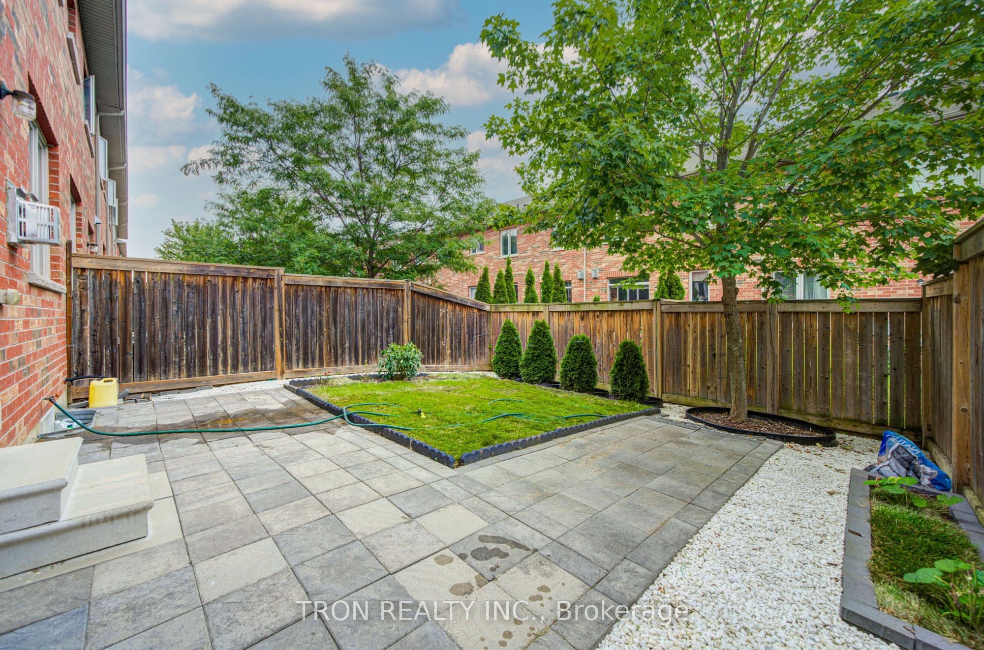 33 Mazarine Lane Property Photo 4