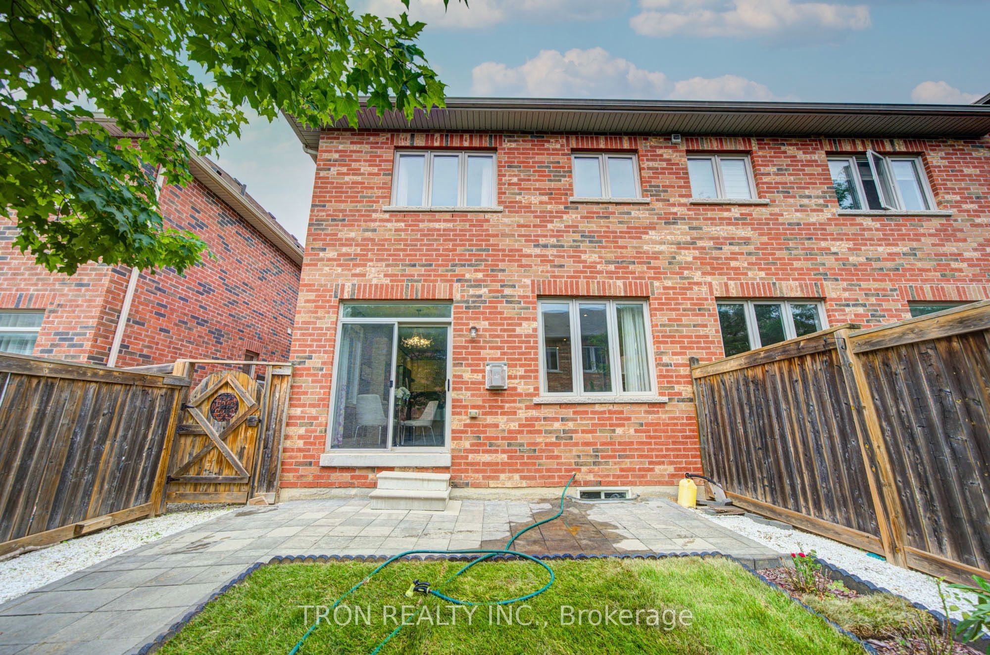 33 Mazarine Lane Property Photo 5