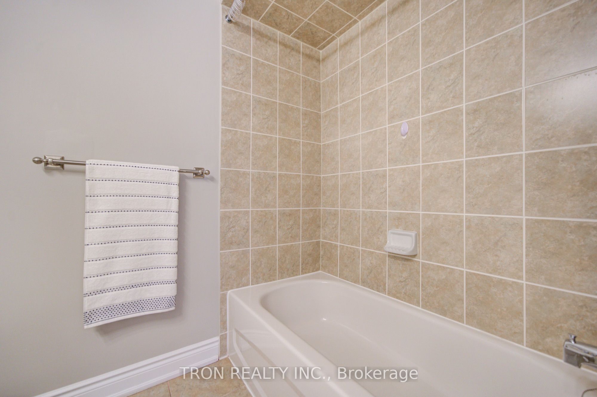 33 Mazarine Lane Property Photo 32