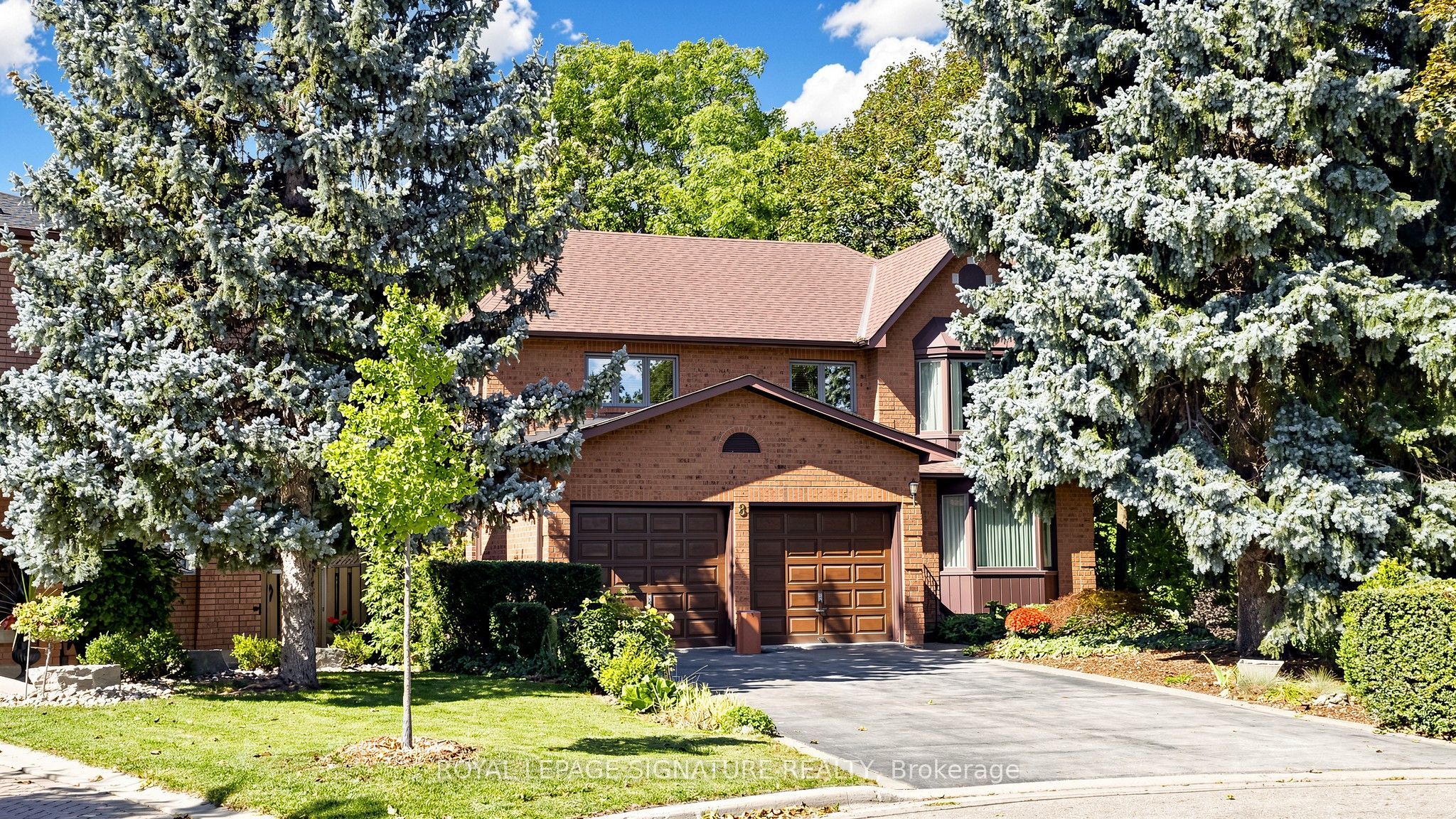 8 Royal Garden Boulevard Property Photo 1