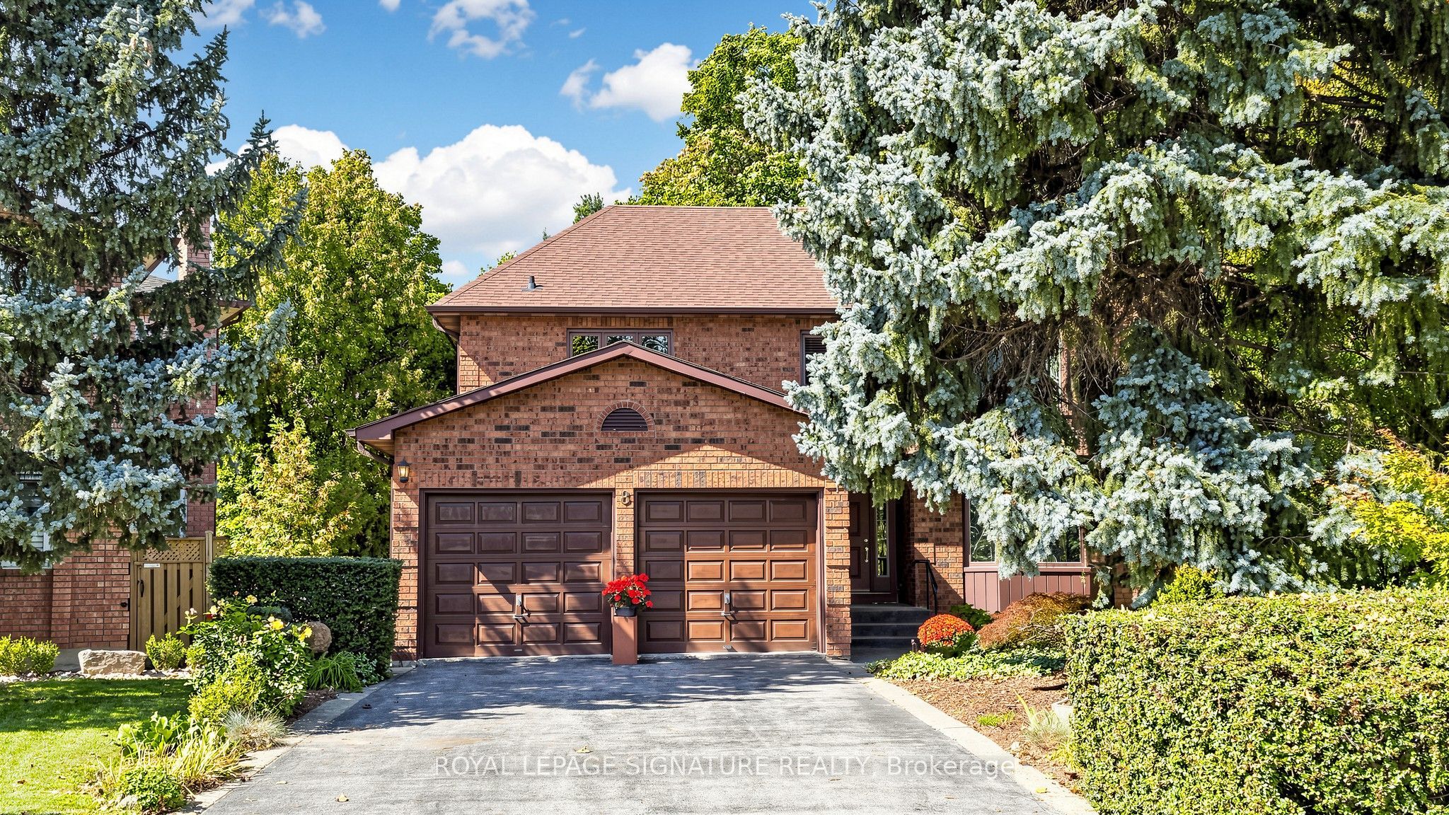 8 Royal Garden Boulevard Property Photo 2
