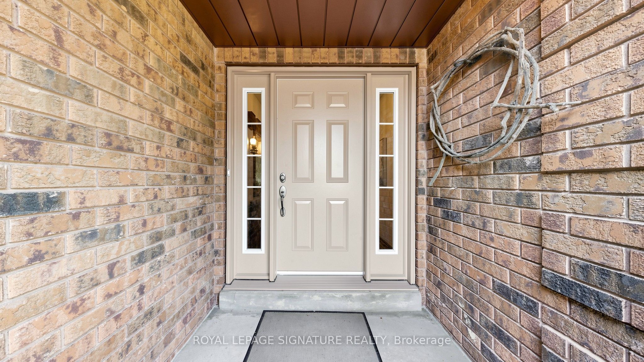8 Royal Garden Boulevard Property Photo 3