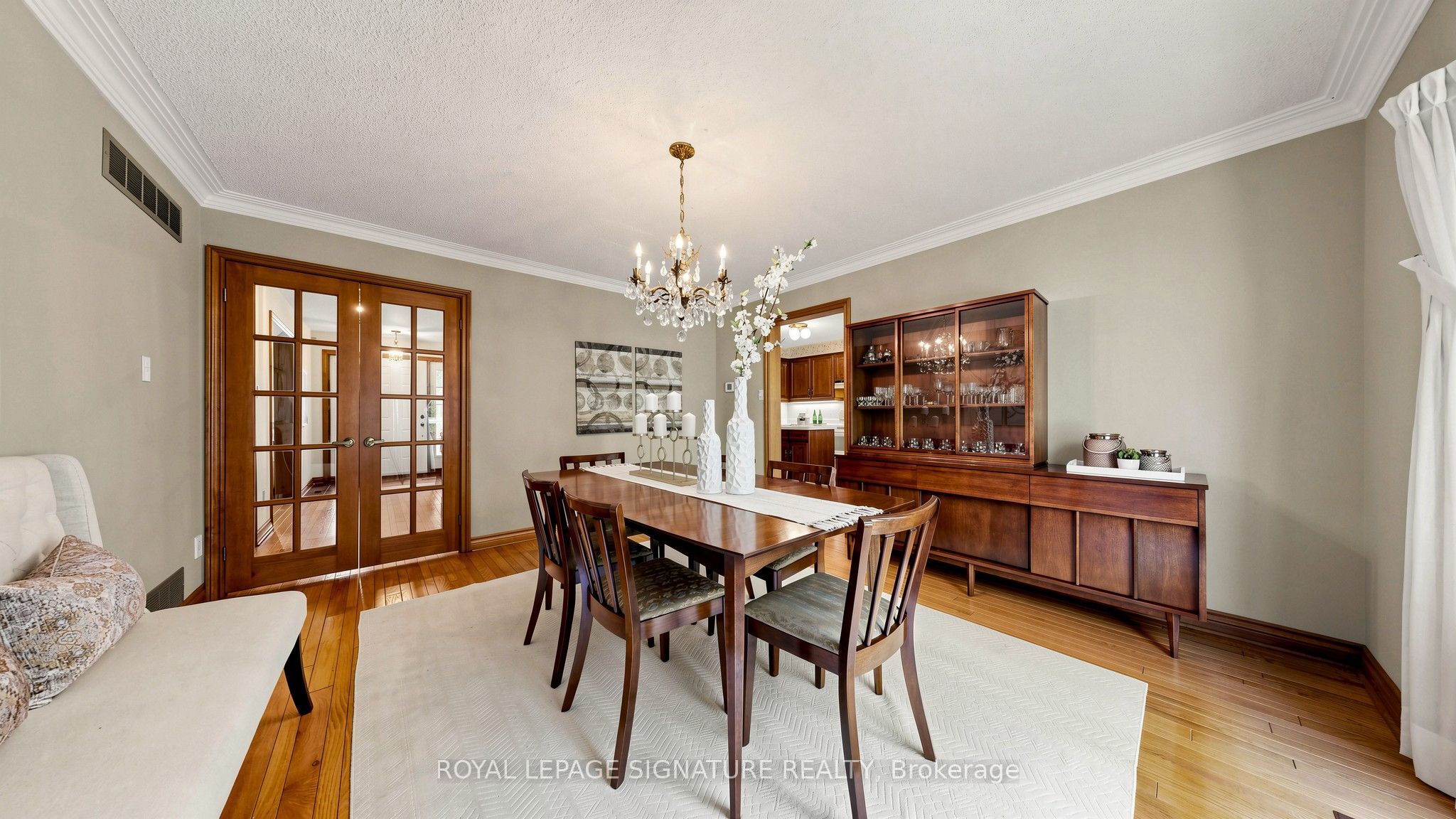 8 Royal Garden Boulevard Property Photo 12