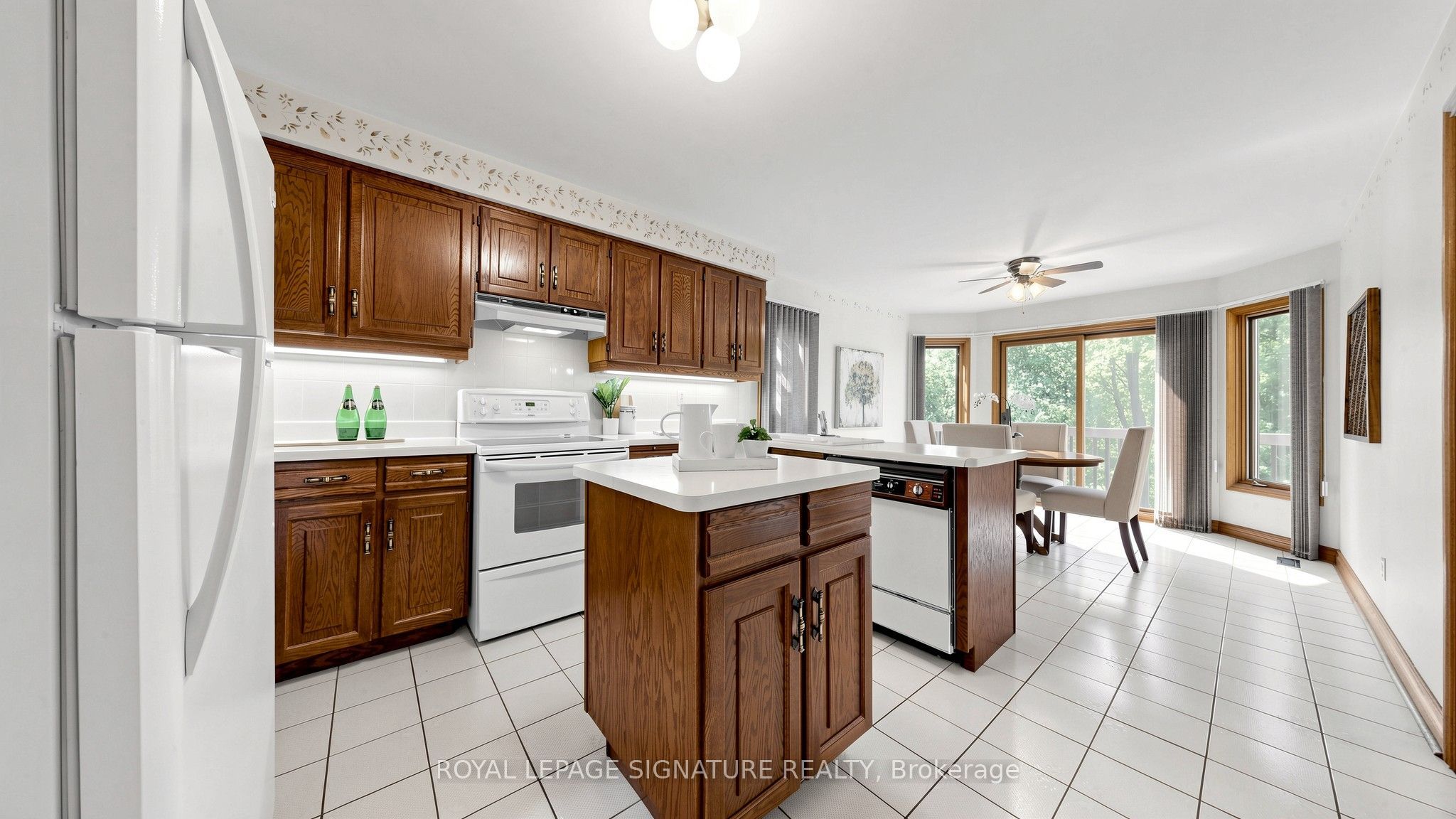8 Royal Garden Boulevard Property Photo 14