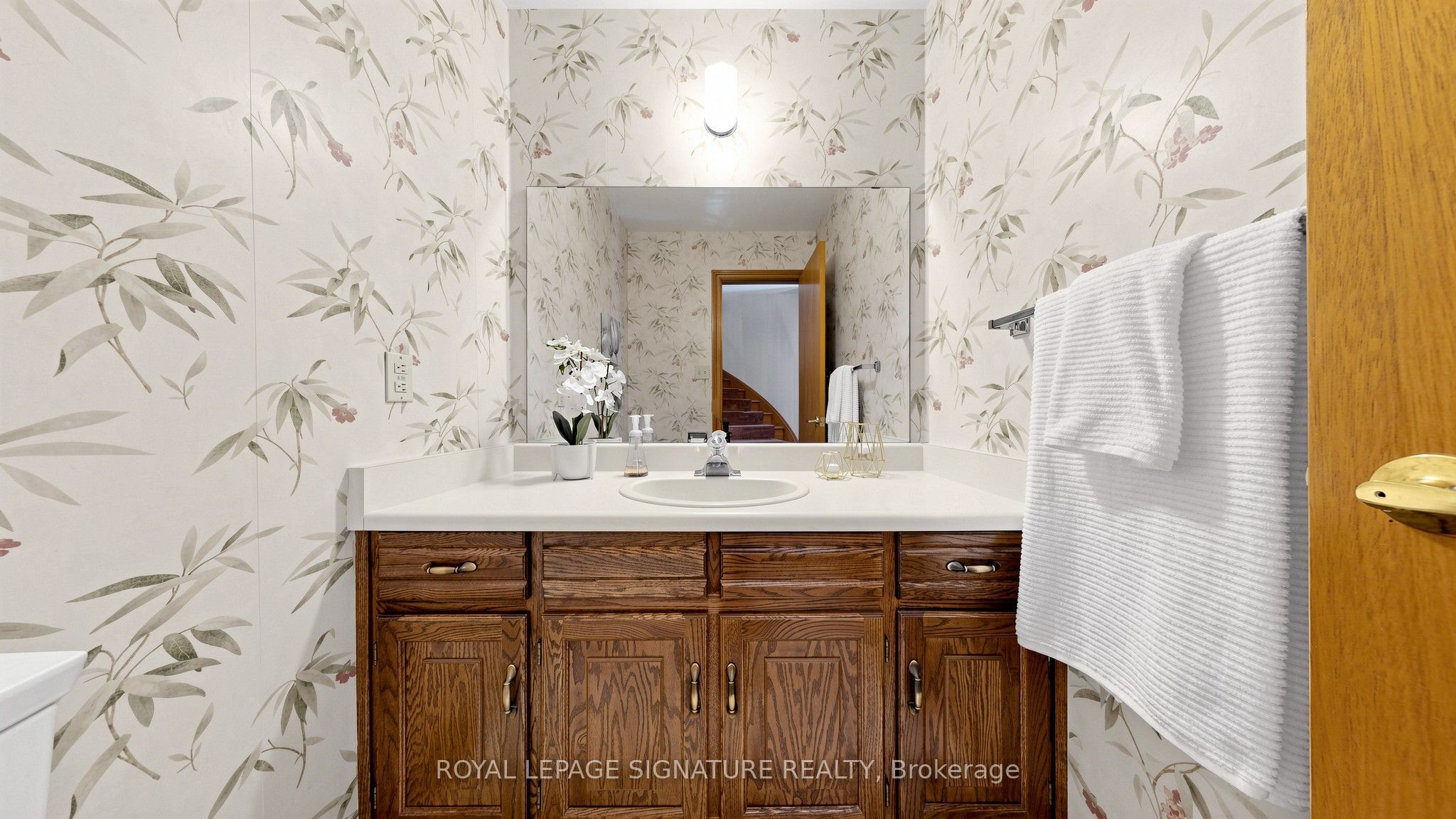 8 Royal Garden Boulevard Property Photo 17