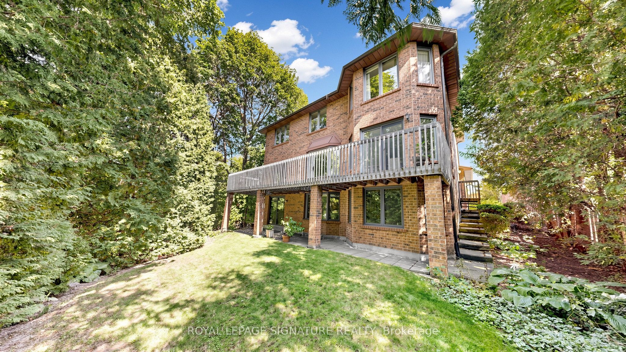 8 Royal Garden Boulevard Property Photo 39