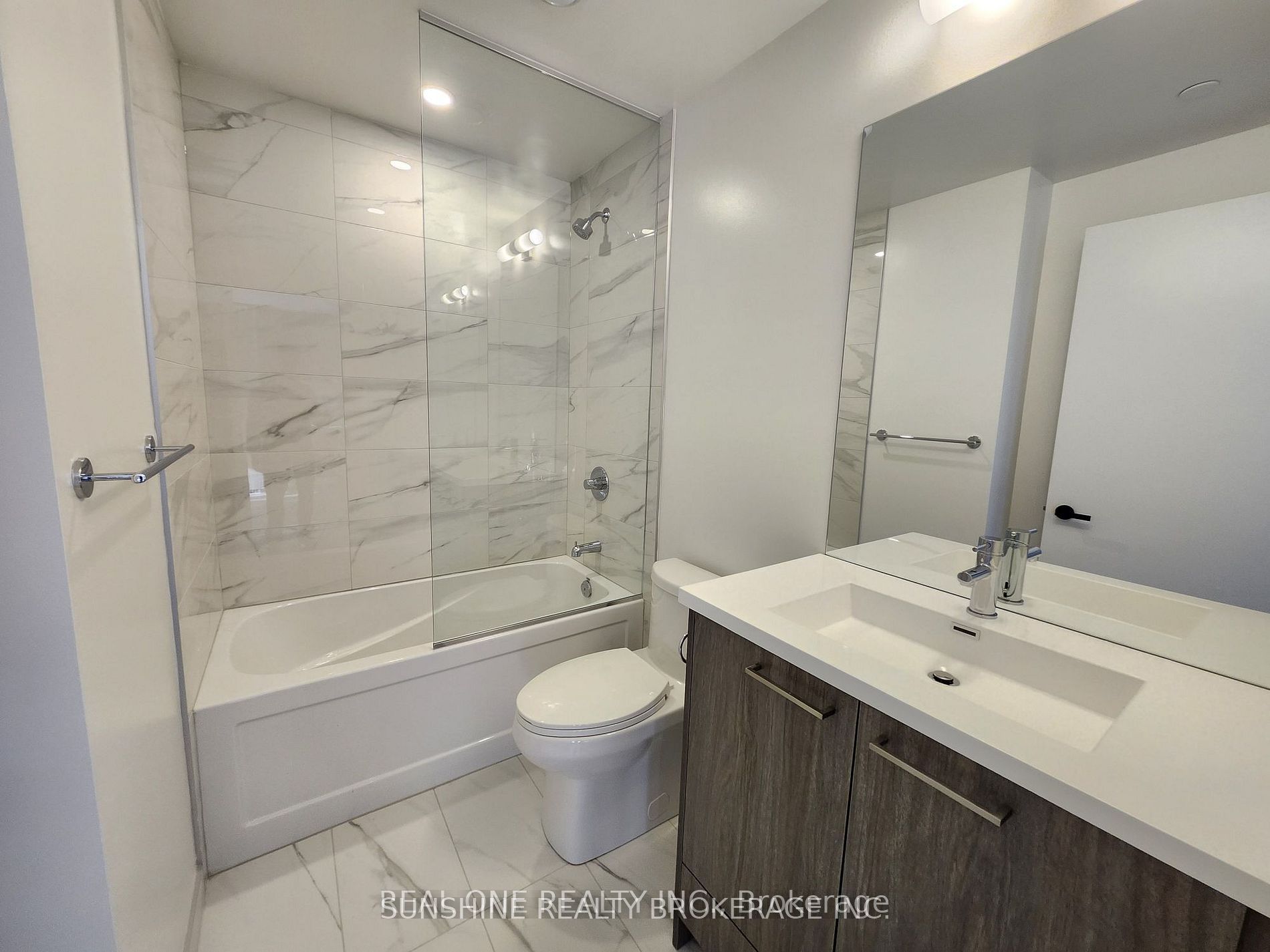 28 Interchange Way 4116 Property Photo 11