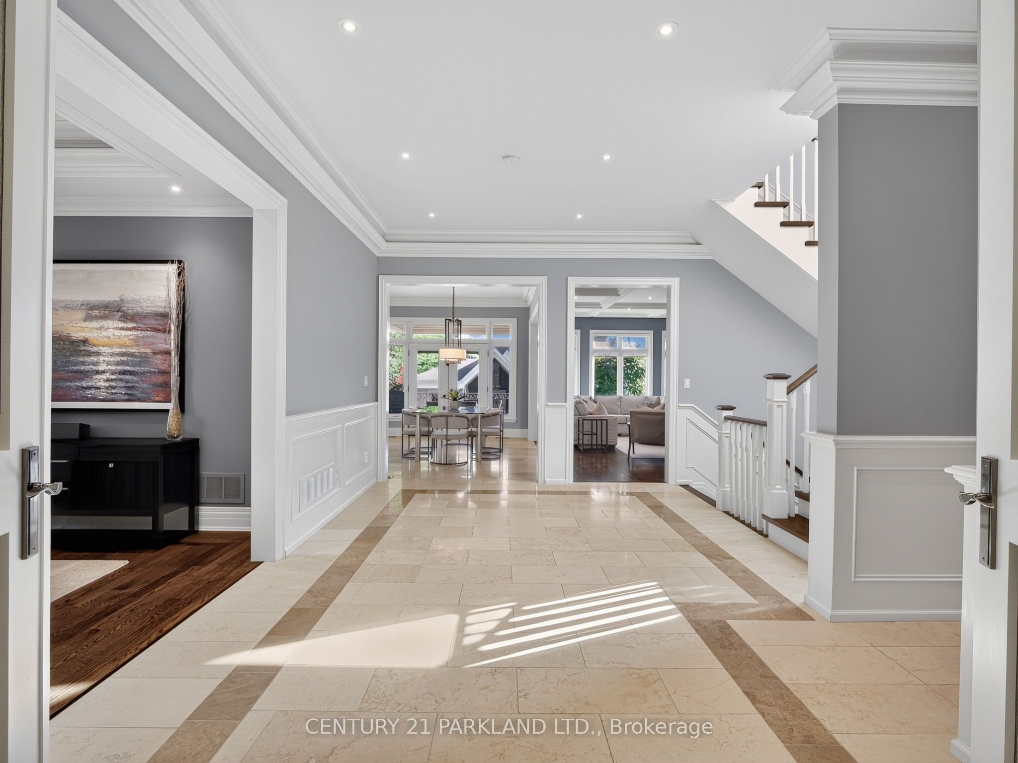 171 Oxford Street Property Photo 9