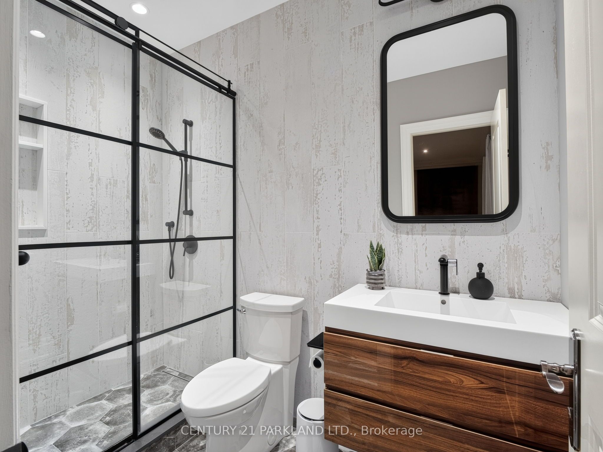 171 Oxford Street Property Photo 35