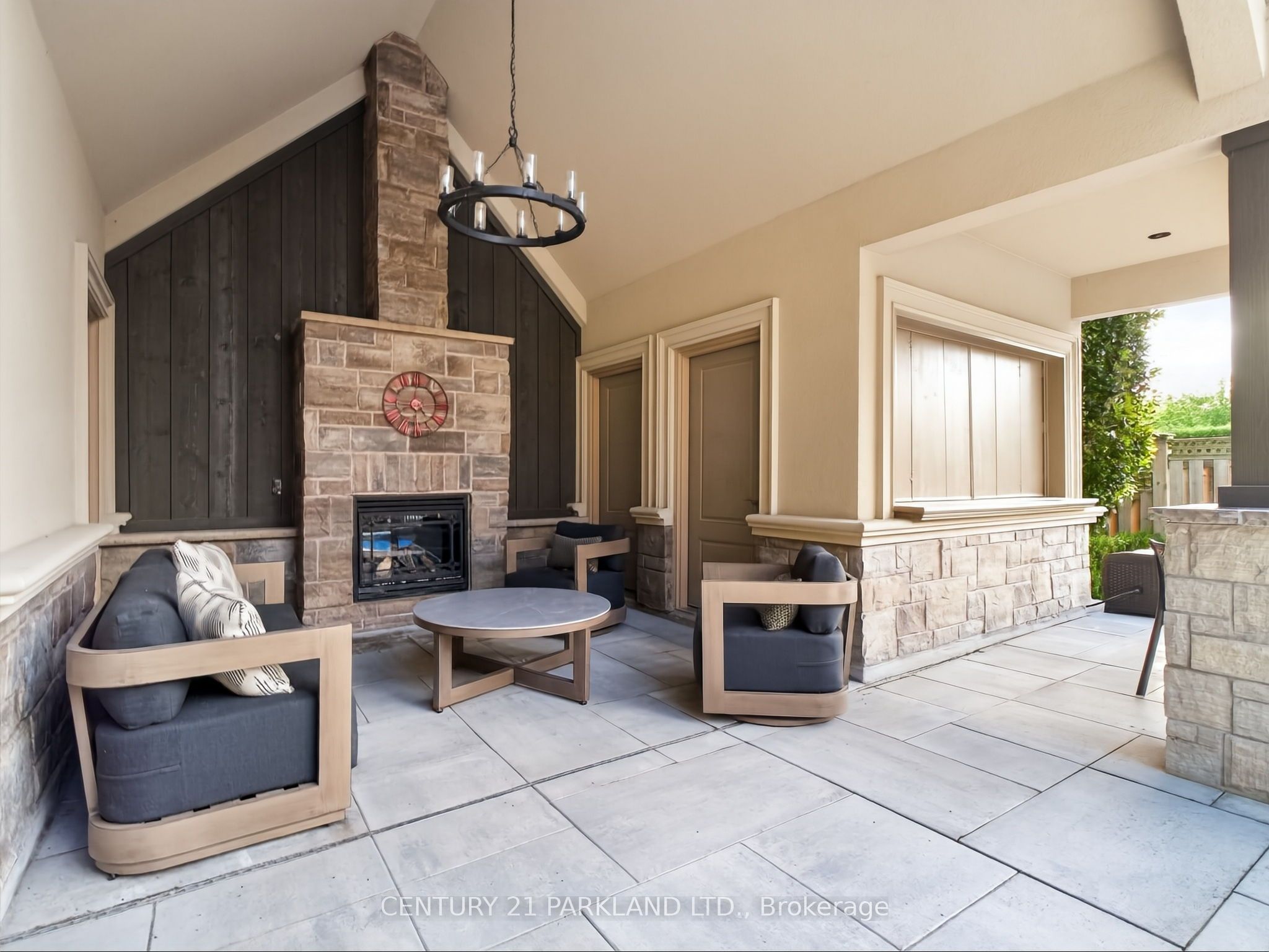 171 Oxford Street Property Photo 44