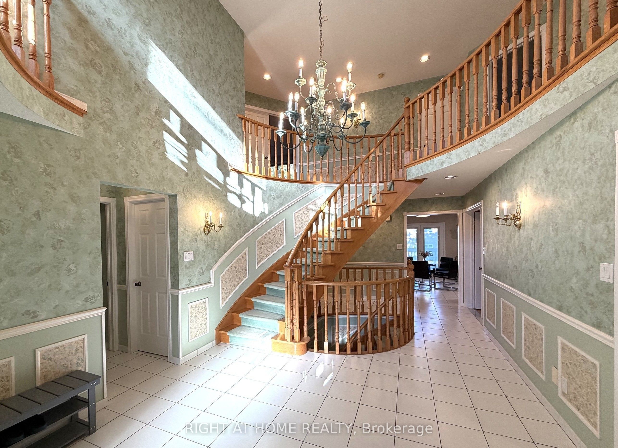 17 Piccadilly Road Property Photo 4