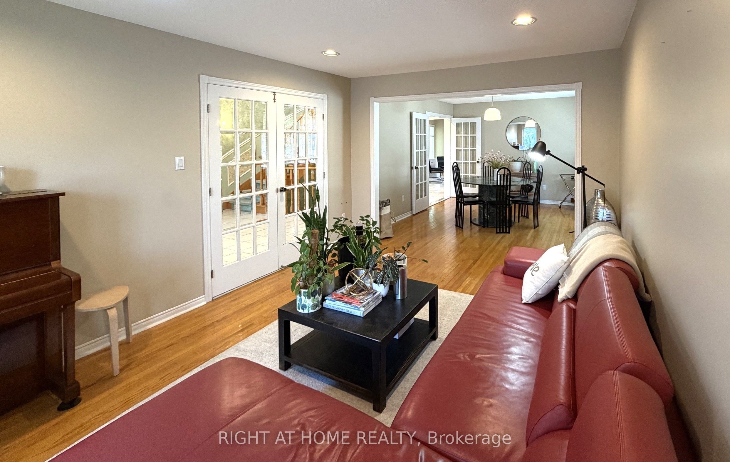 17 Piccadilly Road Property Photo 5