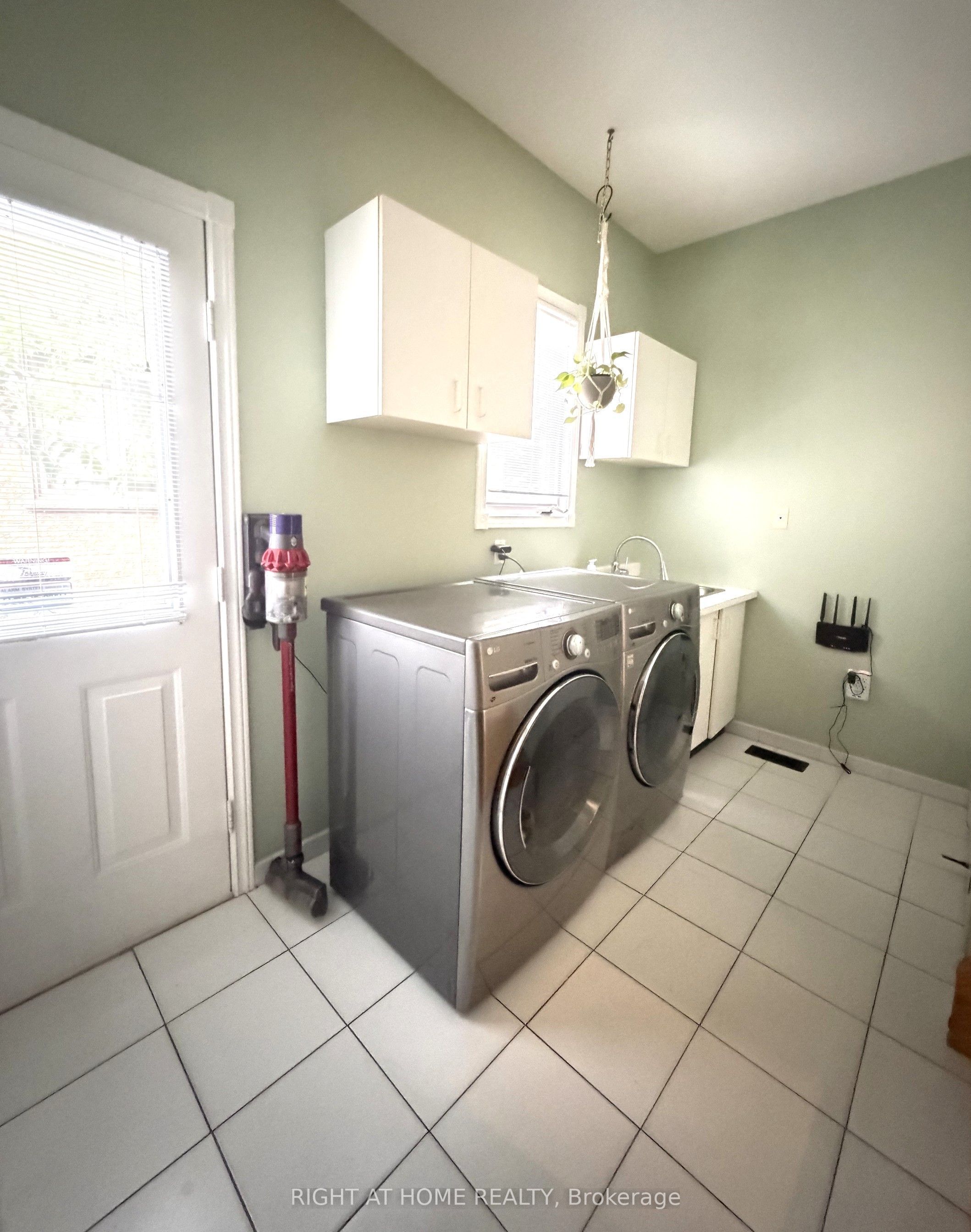 17 Piccadilly Road Property Photo 13