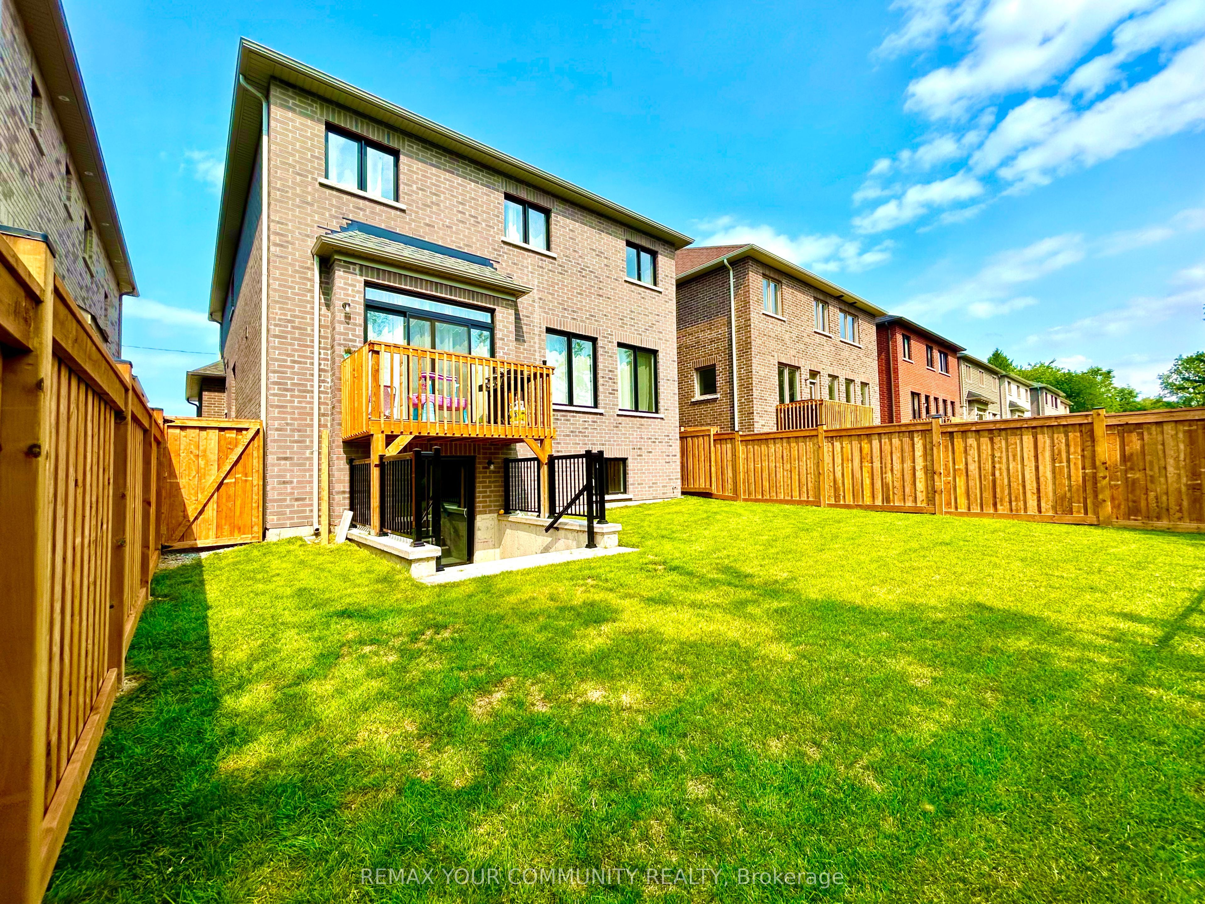 32 Baycroft Boulevard Property Photo 4