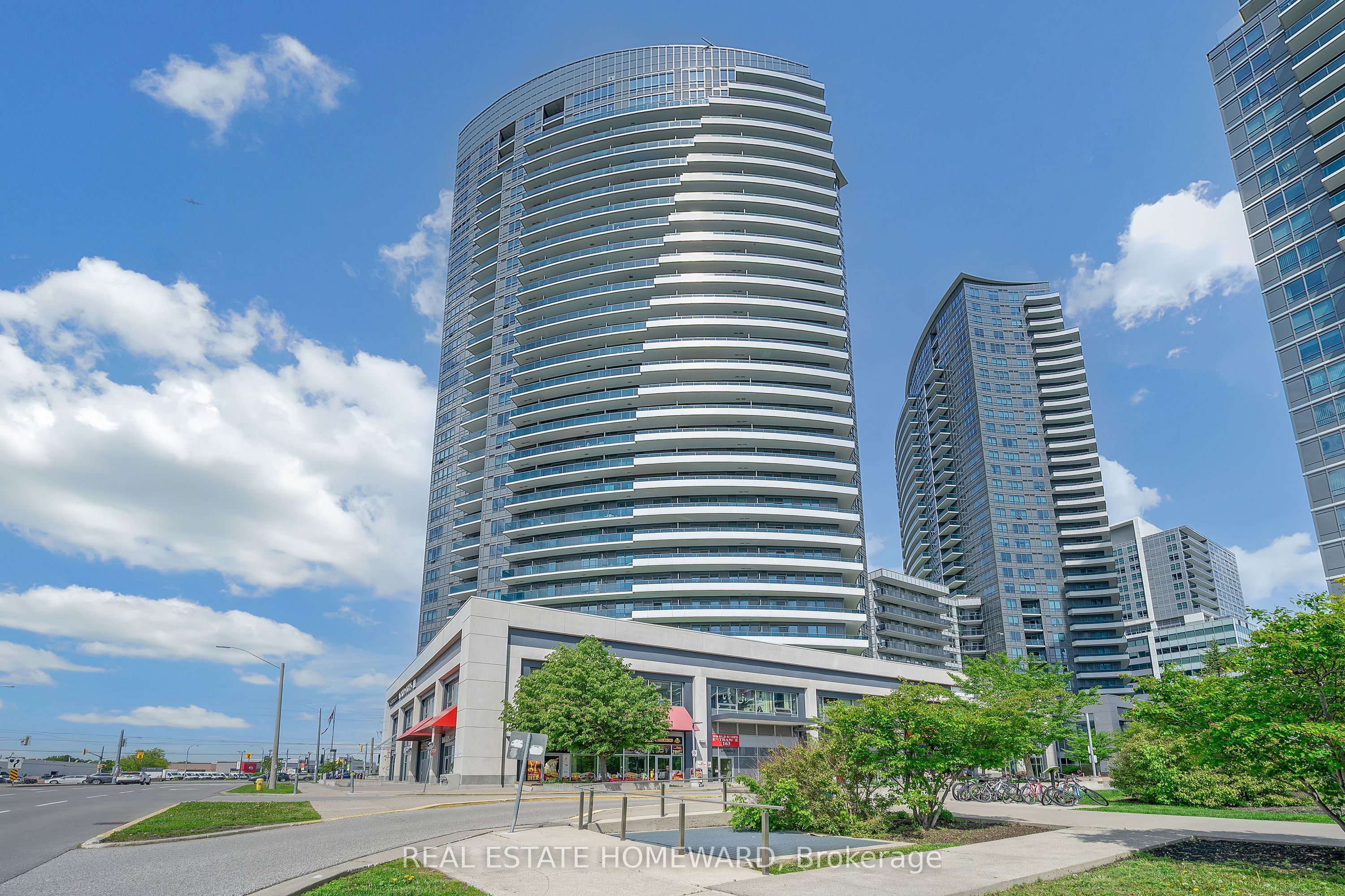 7161 Yonge Street 1525 Property Photo 1
