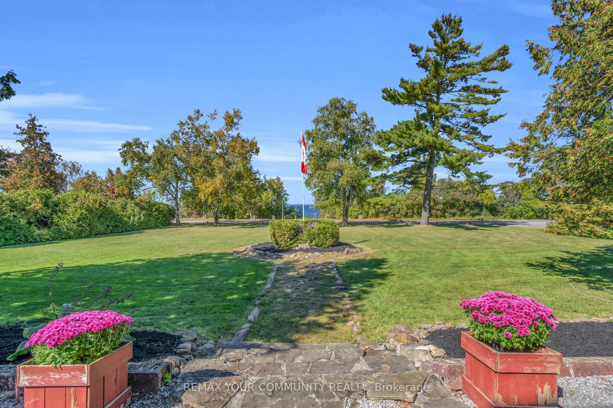 351 Hedge Road Property Photo 7