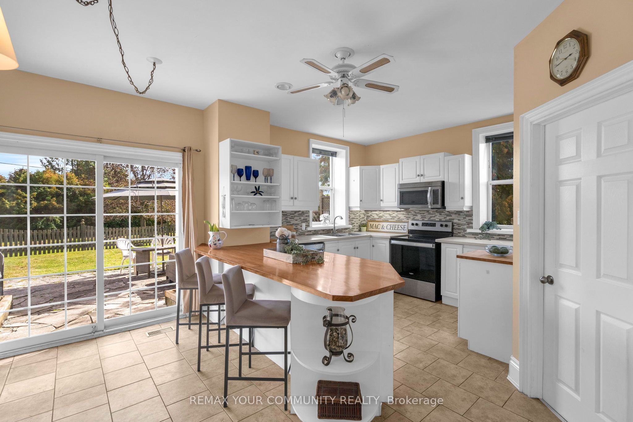 351 Hedge Road Property Photo 13