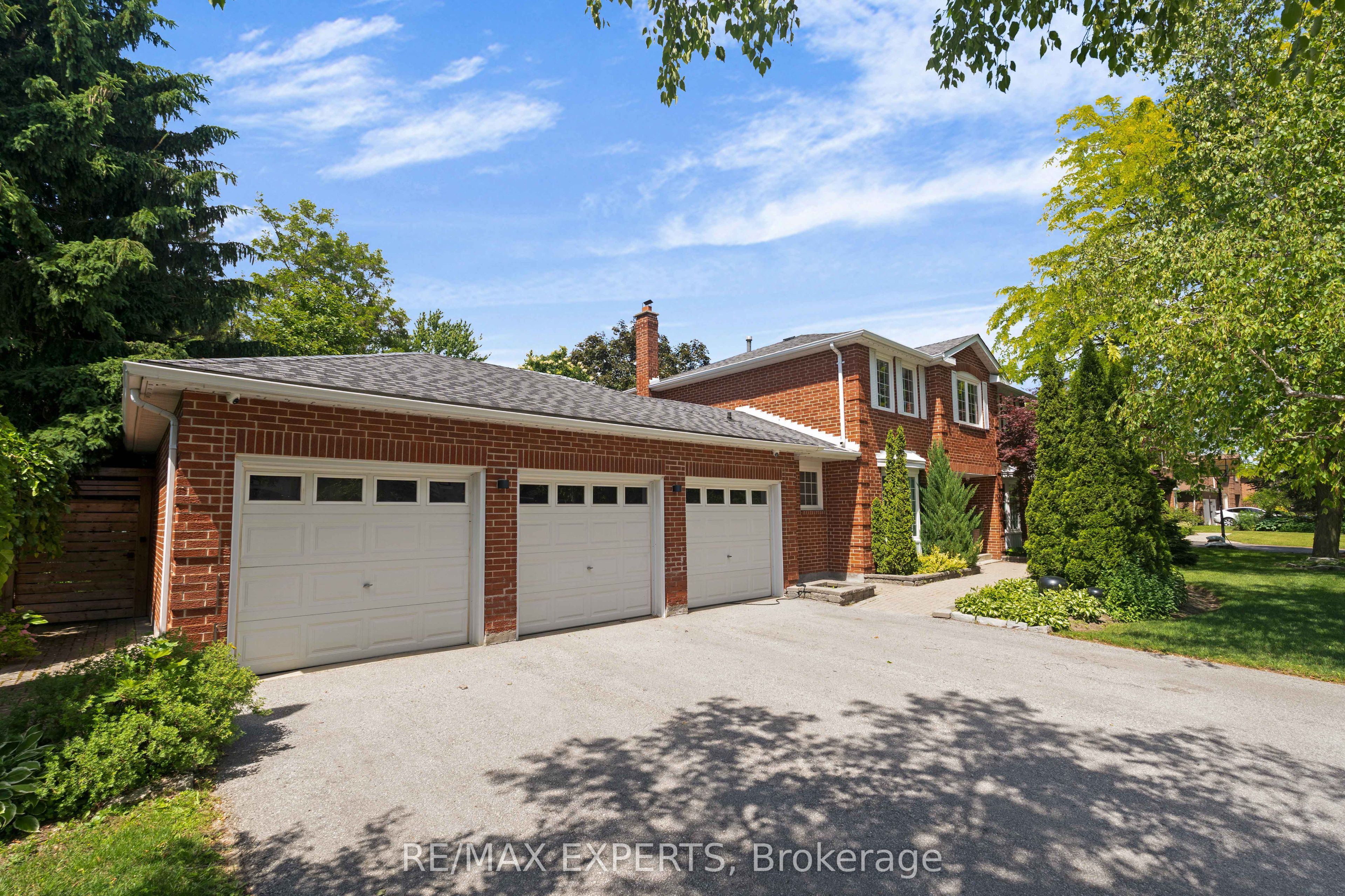 160 Burton Grove Property Photo 2