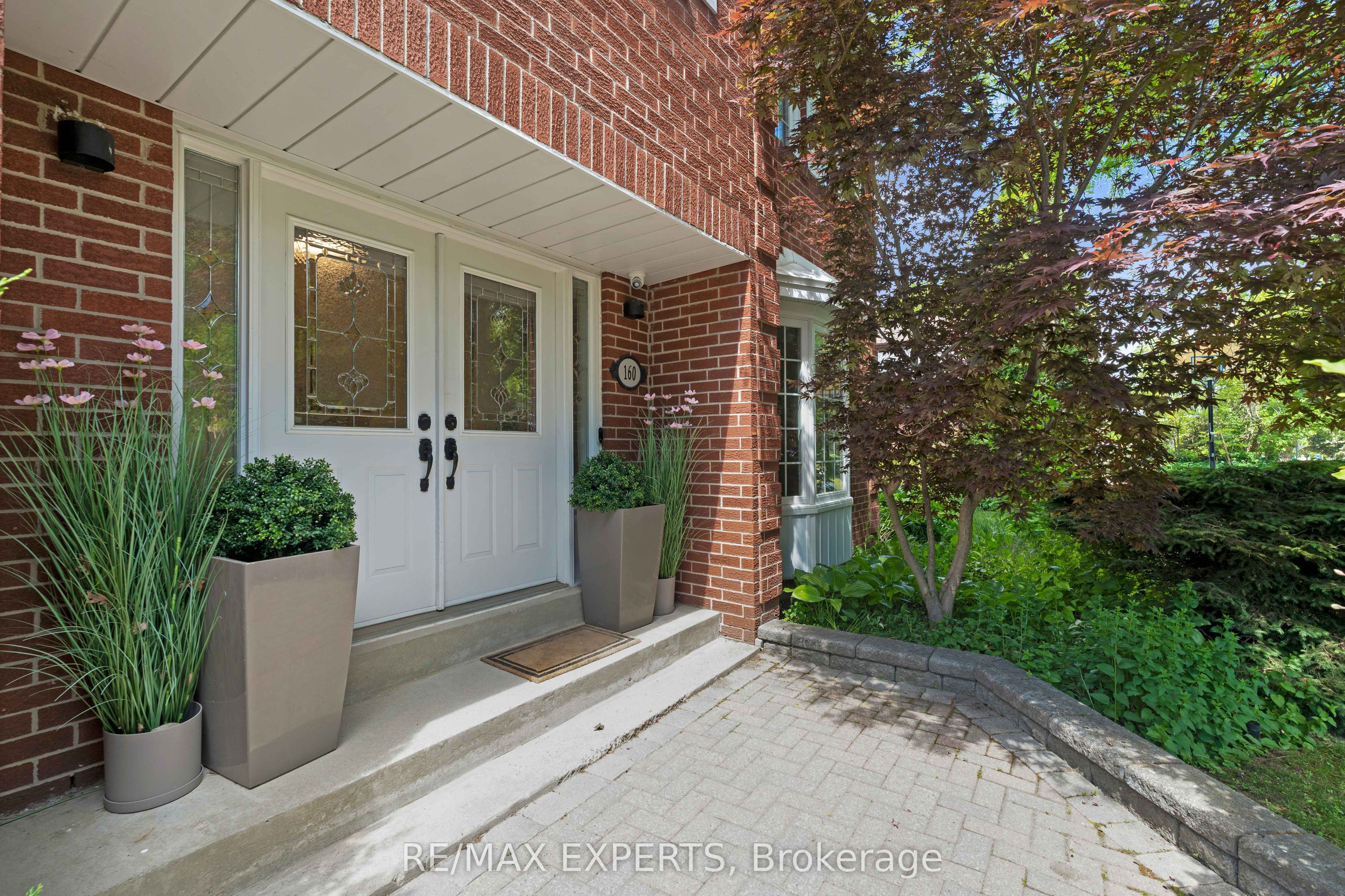160 Burton Grove Property Photo 4