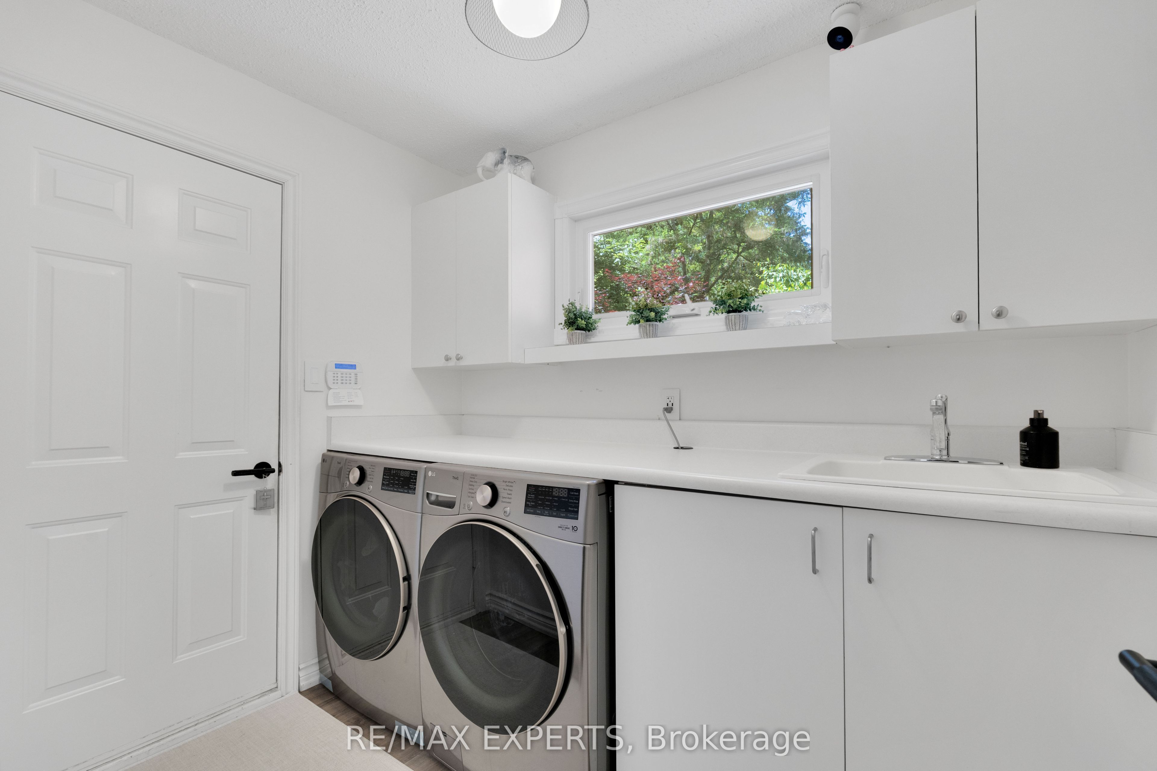 160 Burton Grove Property Photo 15