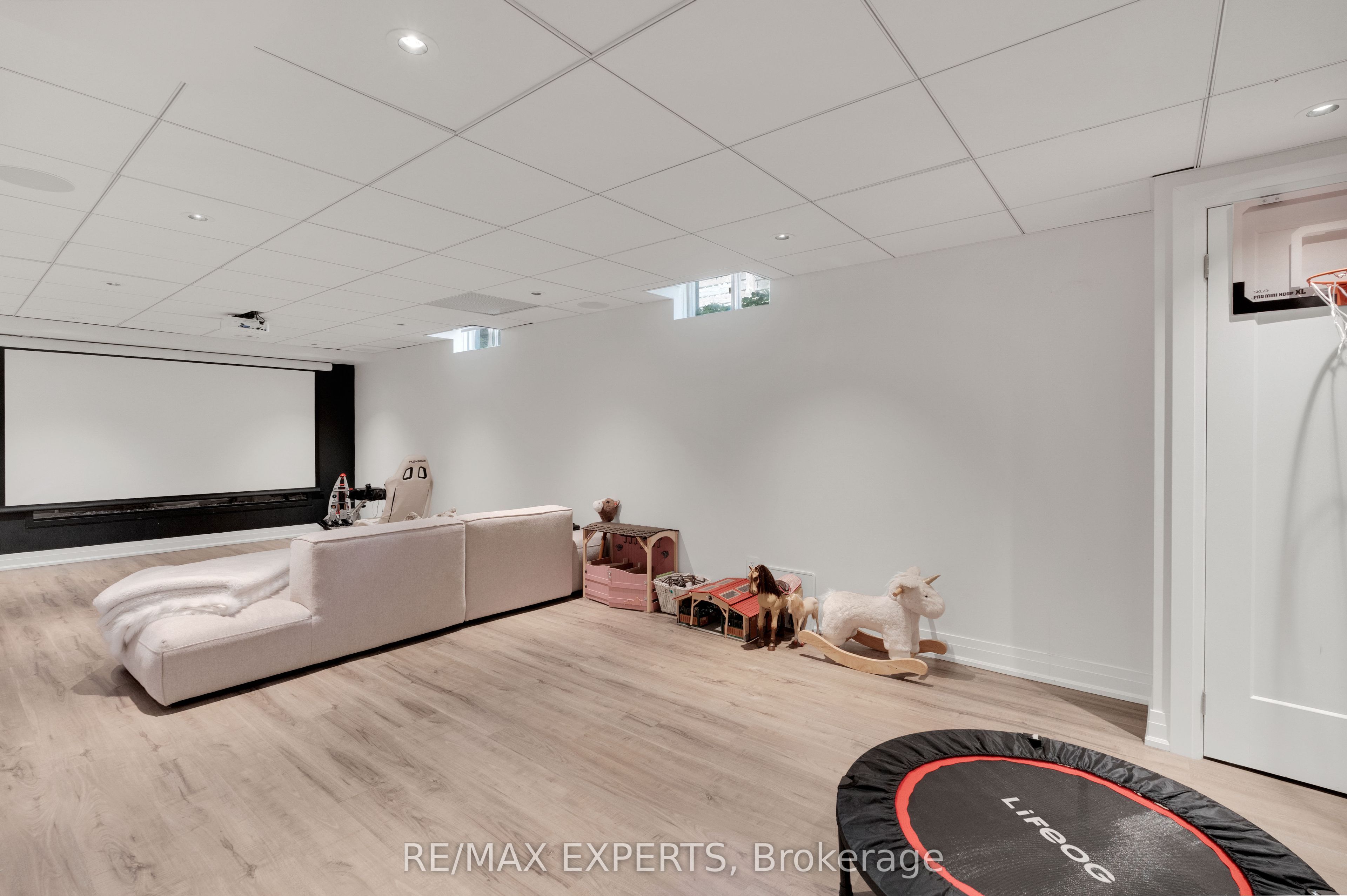 160 Burton Grove Property Photo 28