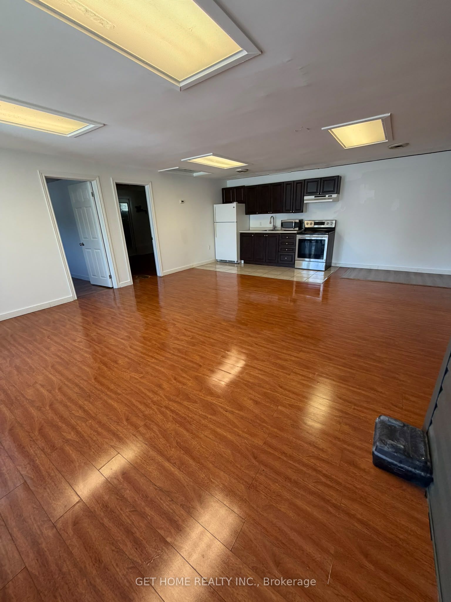 358 The Queensway S Main Property Photo 1