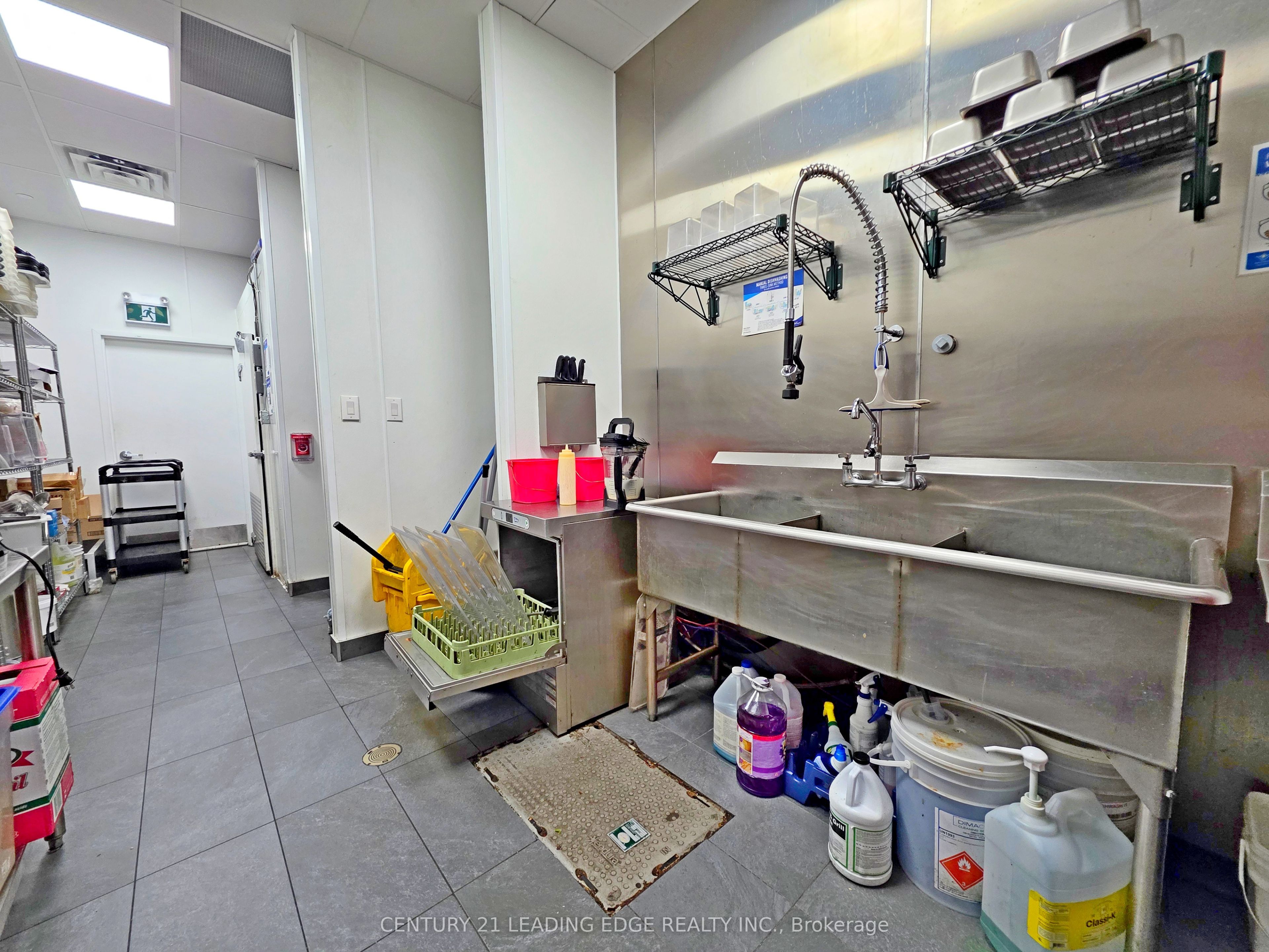 443 The Queensway South 14a Property Photo 10